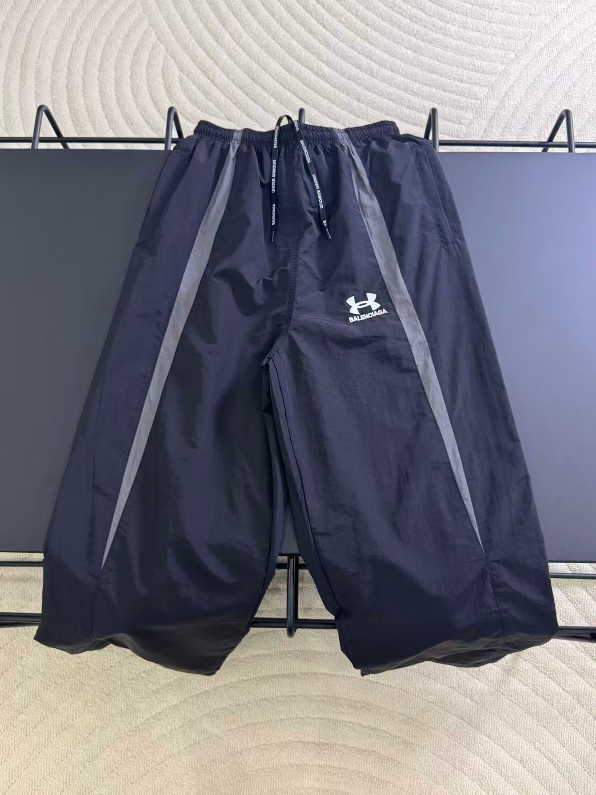 New embroidered sports pants