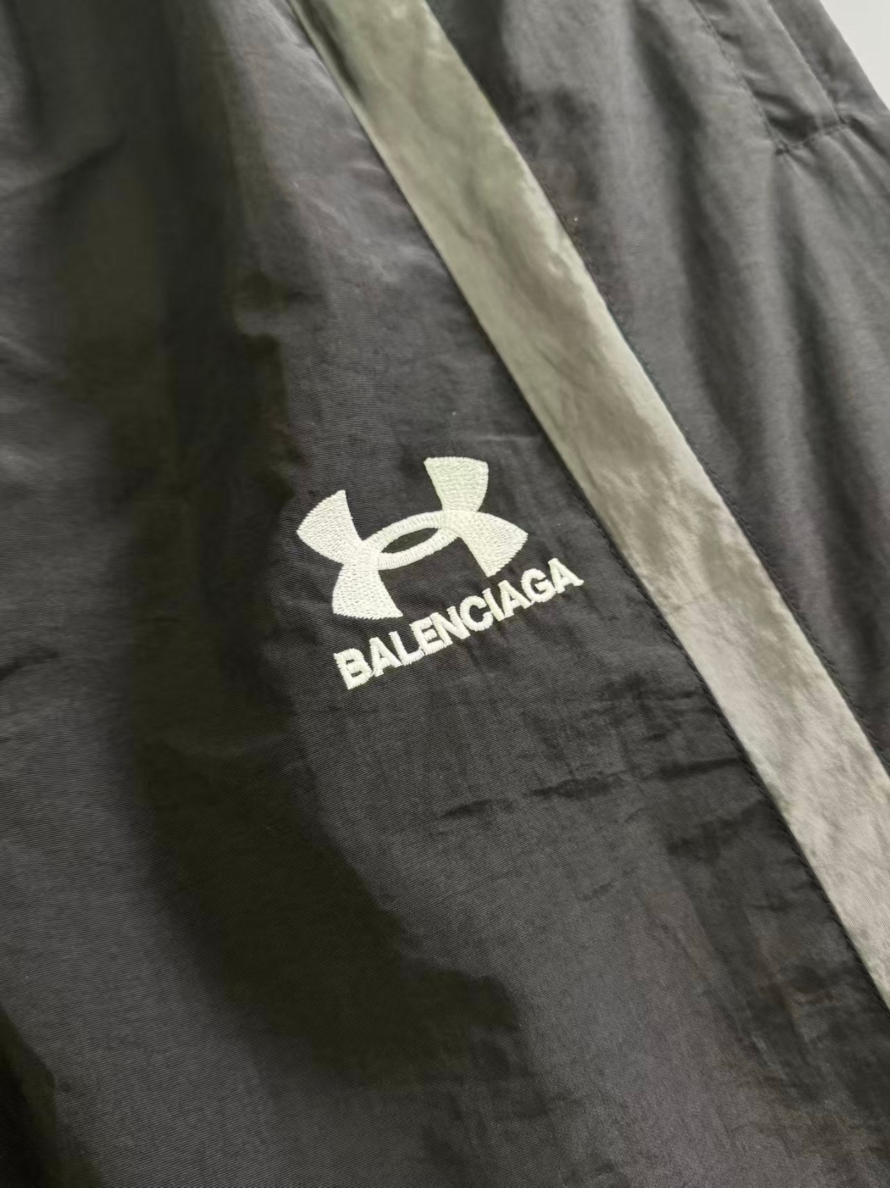 New embroidered sports pants