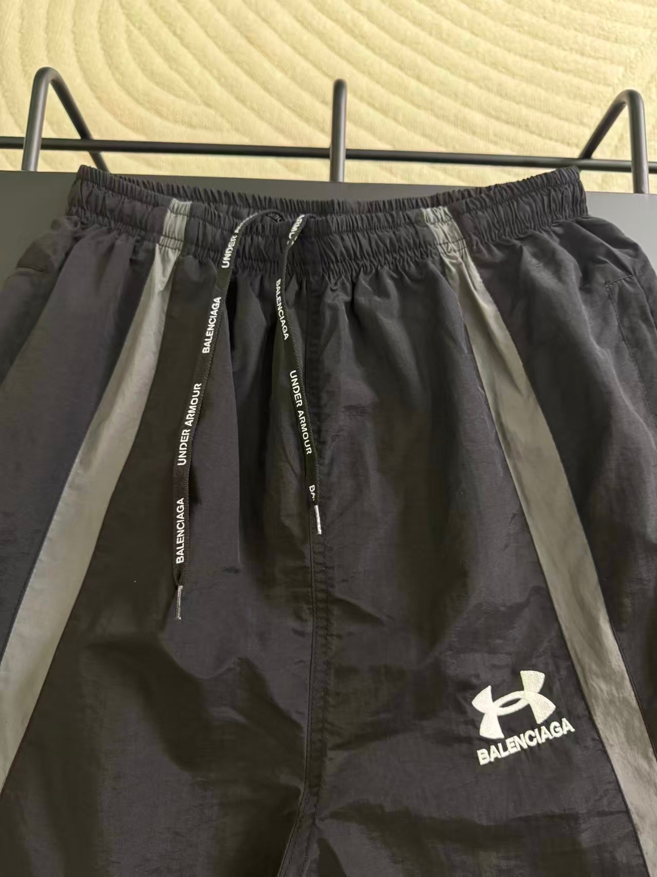 New embroidered sports pants