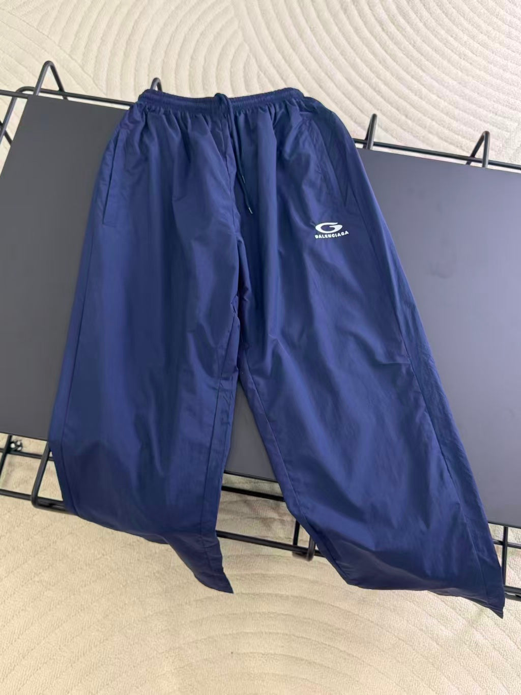 New embroidered sports pants