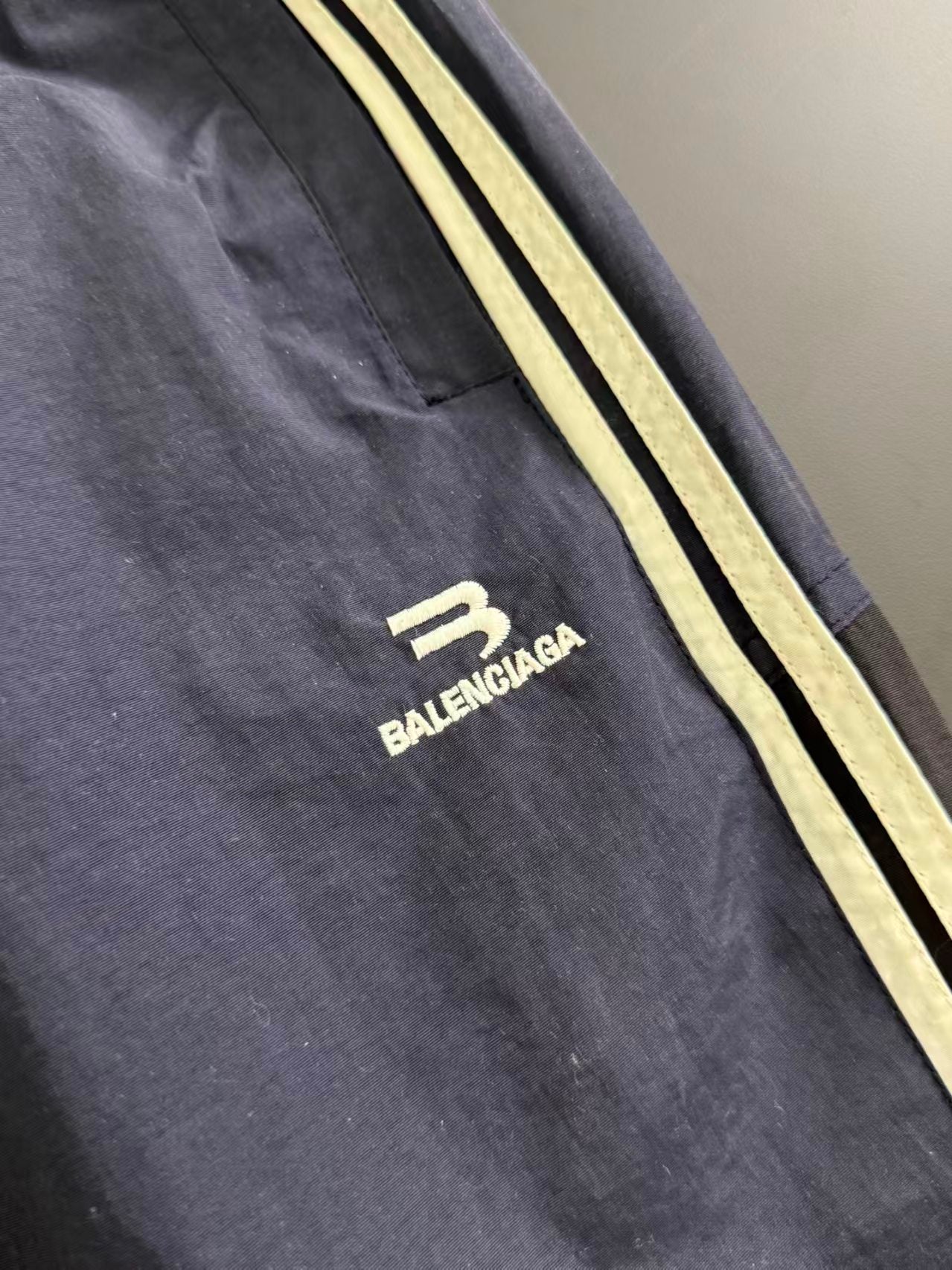 New spliced sports pants