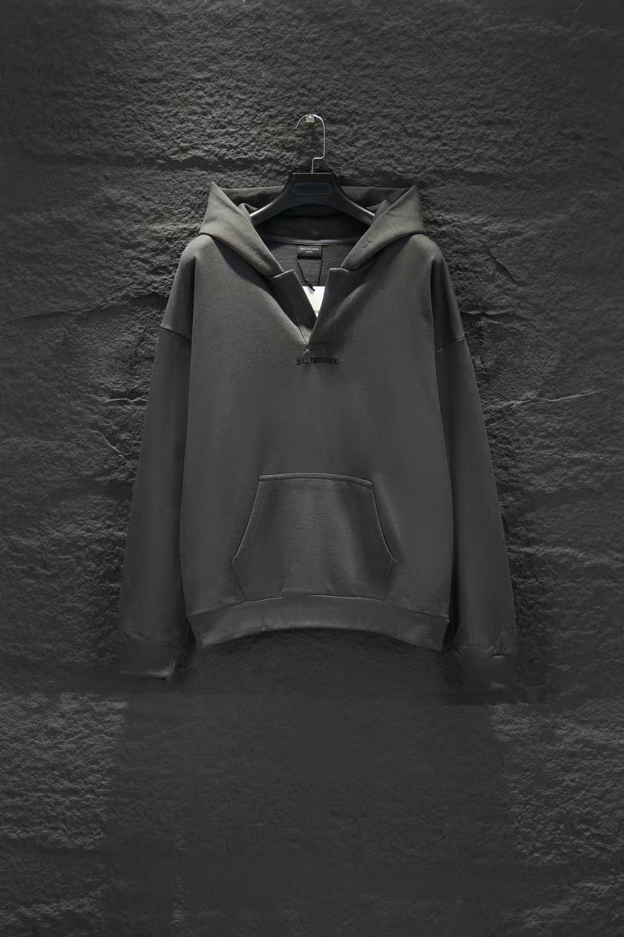 New open chest embroidered hooded sweatshirt