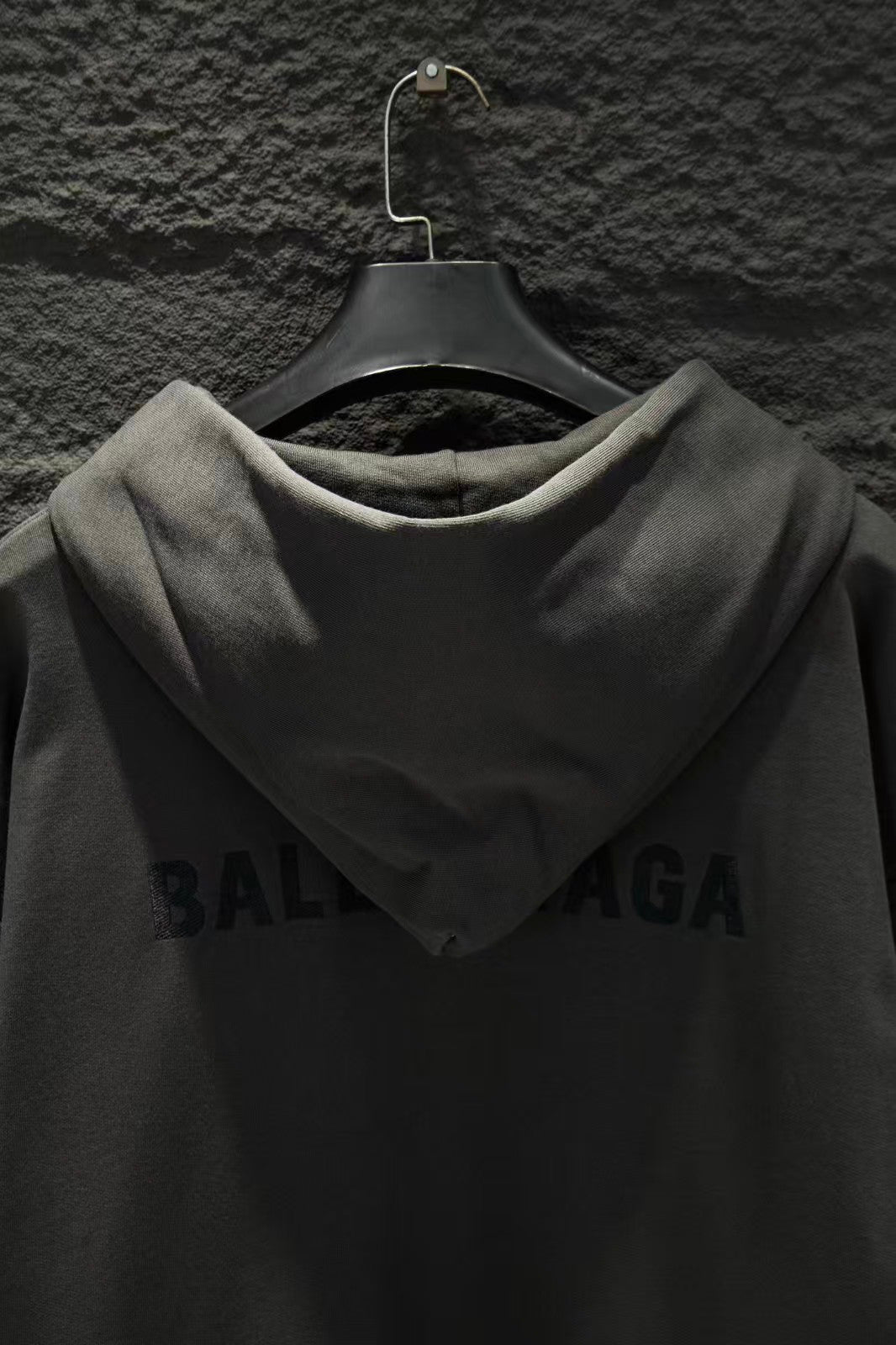 New open chest embroidered hooded sweatshirt
