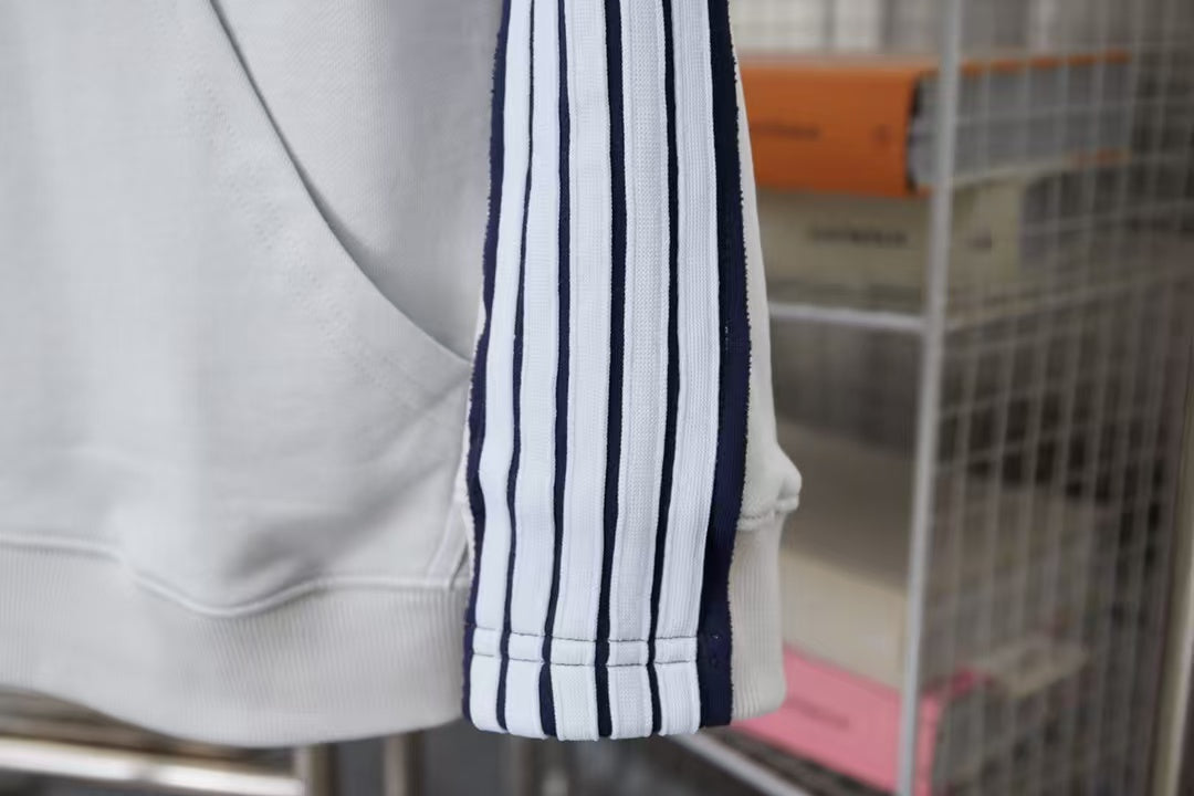 New embroidered hooded sweatshirt