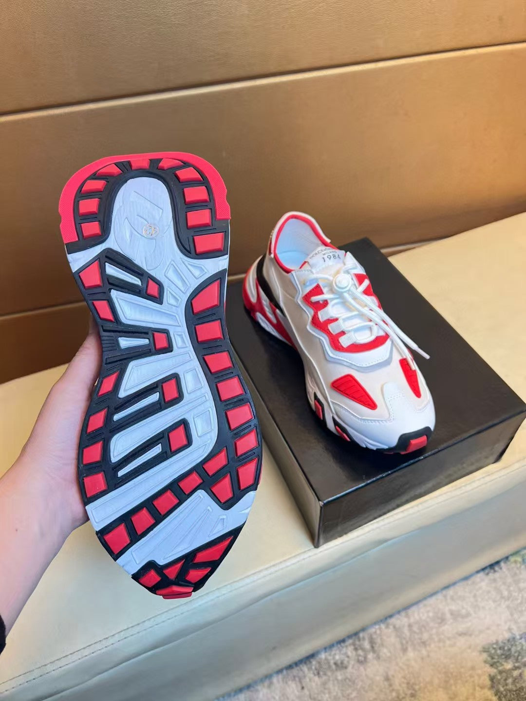 Fashionable men's casual sports shoes