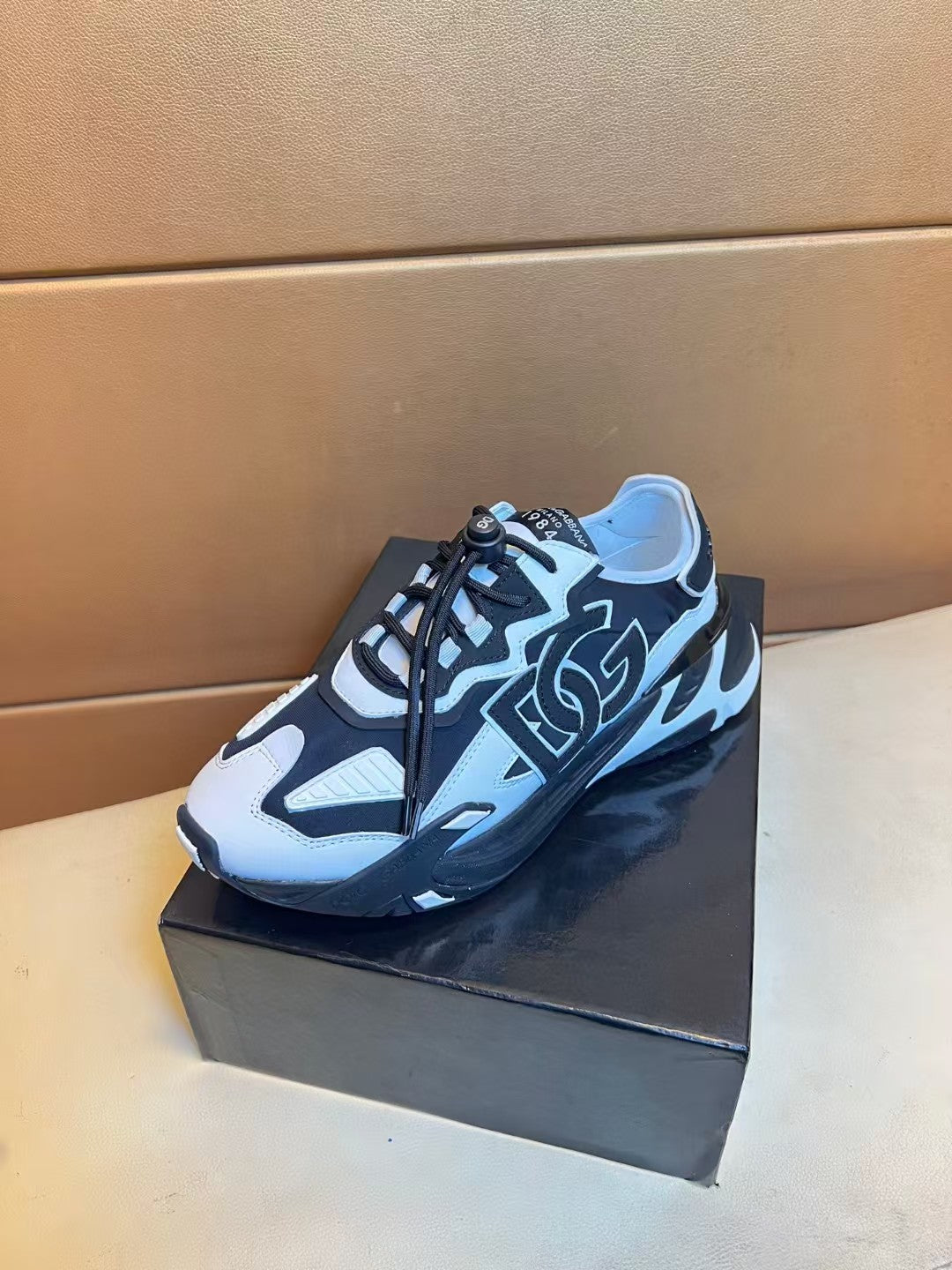 Fashionable men's casual sports shoes