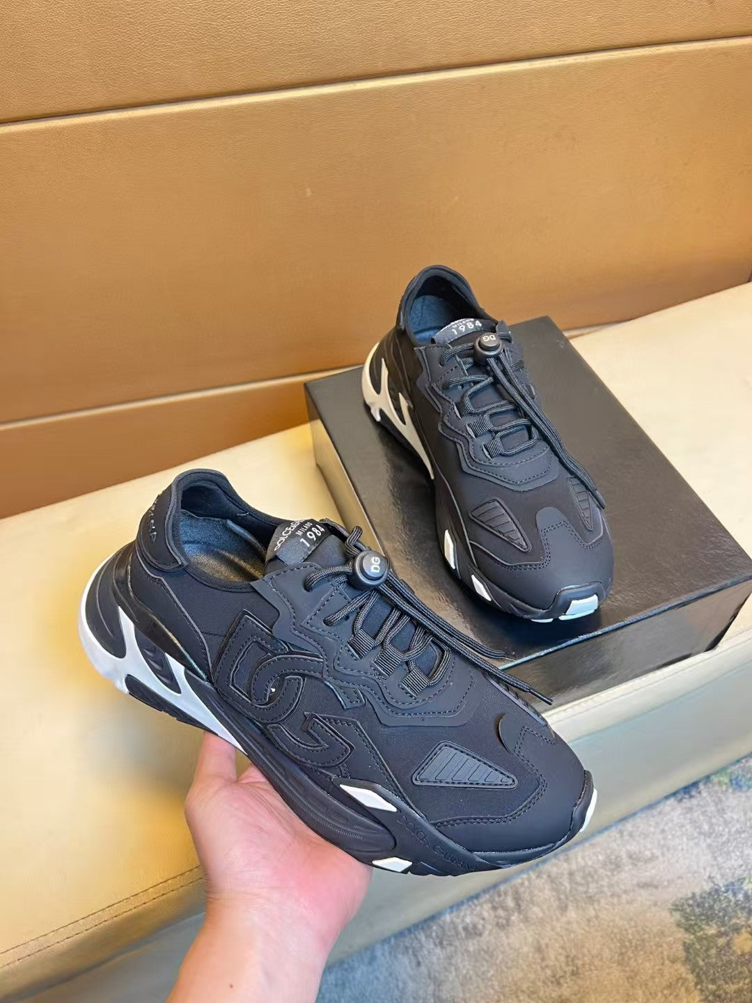Fashionable men's casual sports shoes