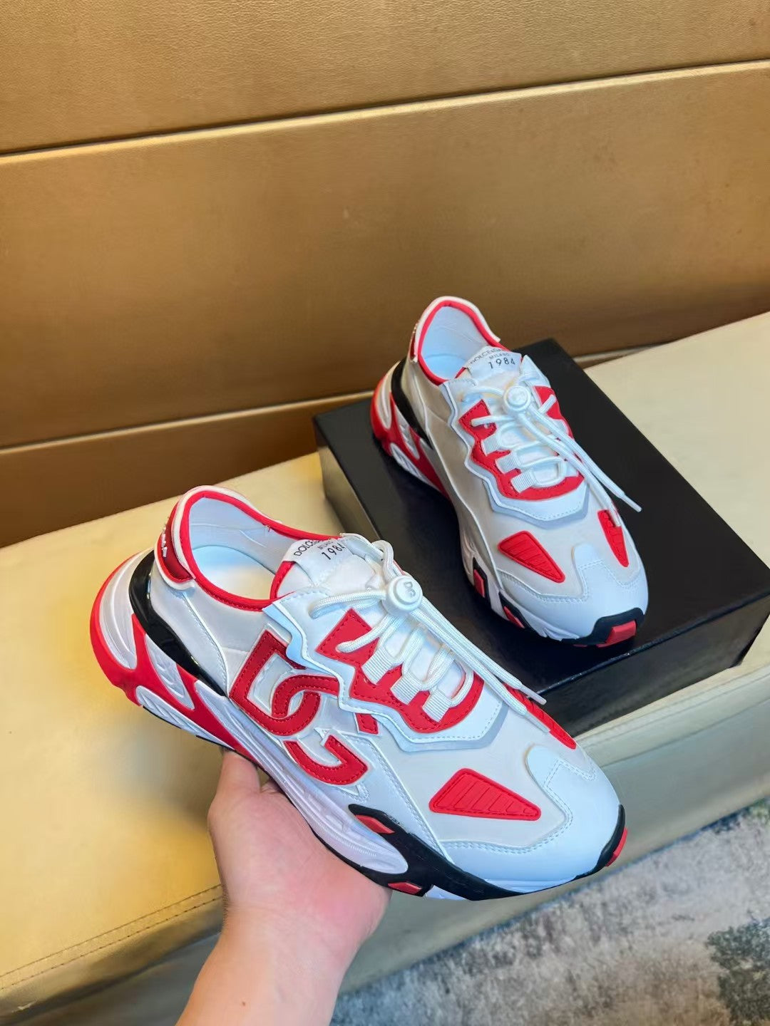 Fashionable men's casual sports shoes