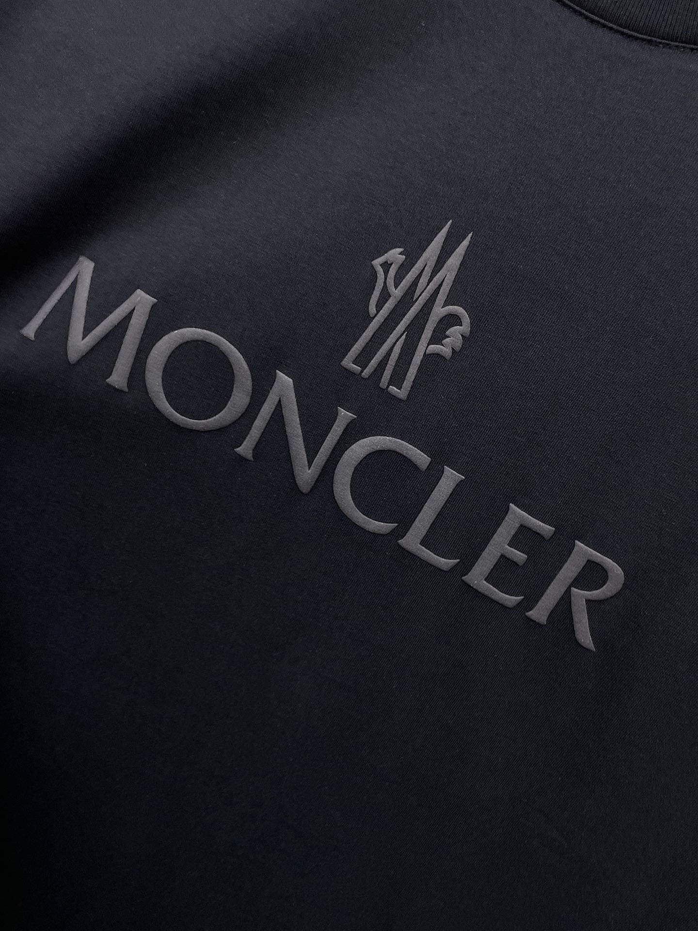Fashionable classic short sleeved T-shirt