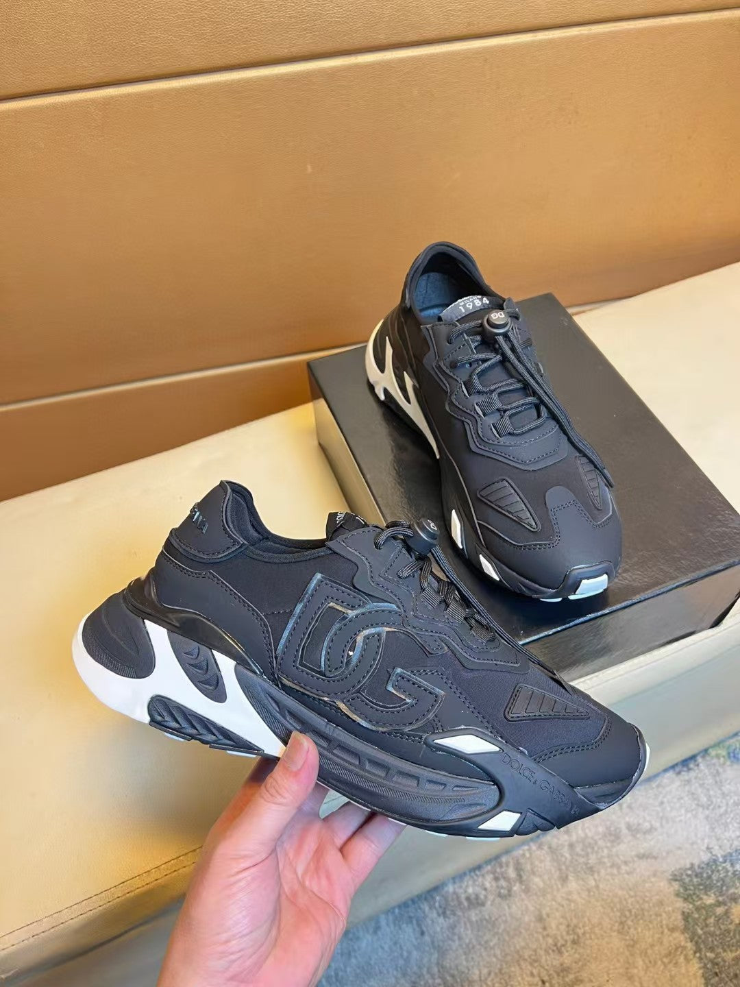 Fashionable men's casual sports shoes