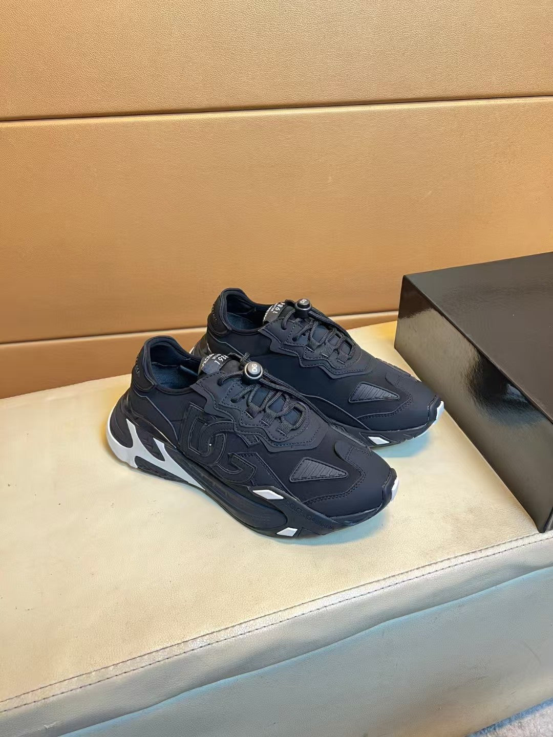Fashionable men's casual sports shoes