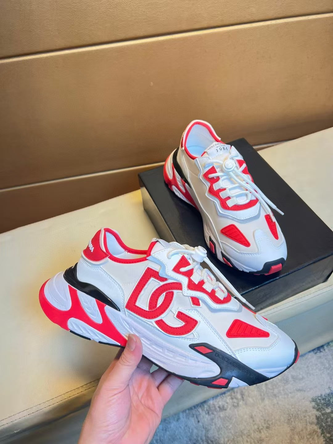 Fashionable men's casual sports shoes