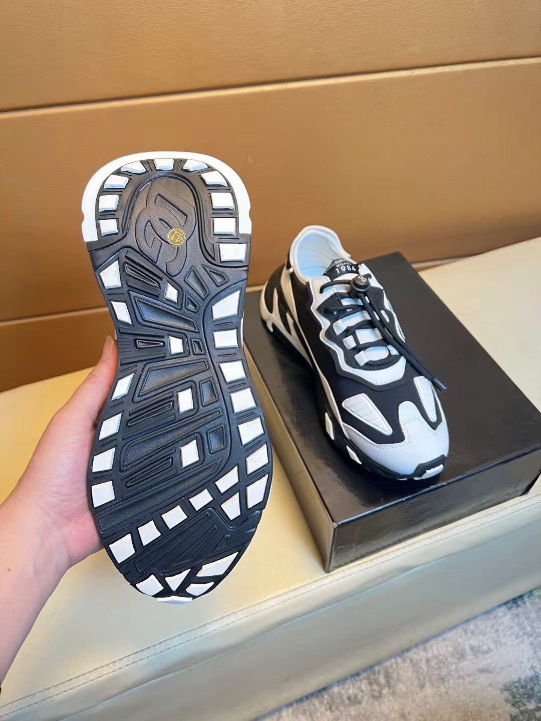 Fashionable men's casual sports shoes