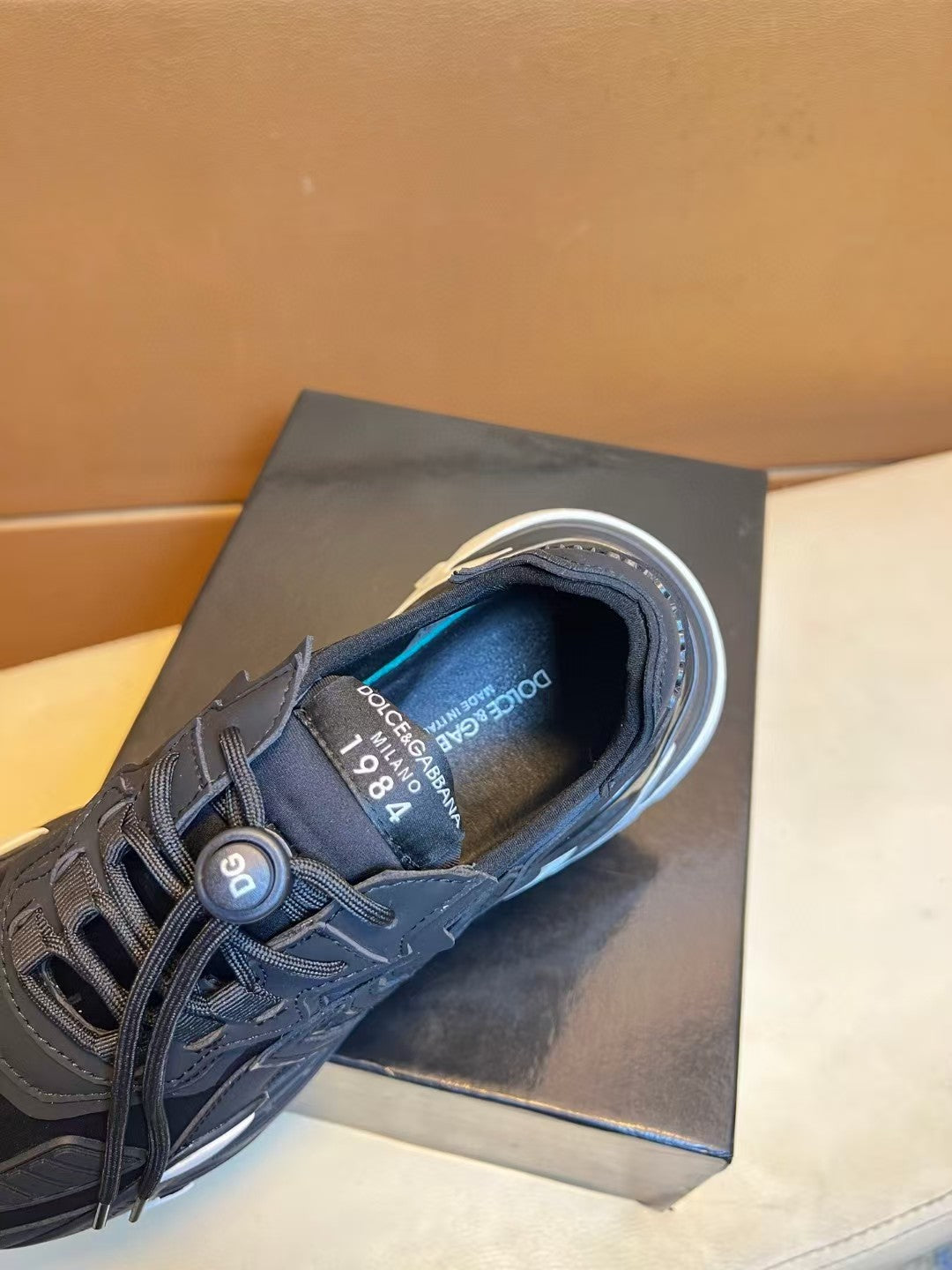 Fashionable men's casual sports shoes