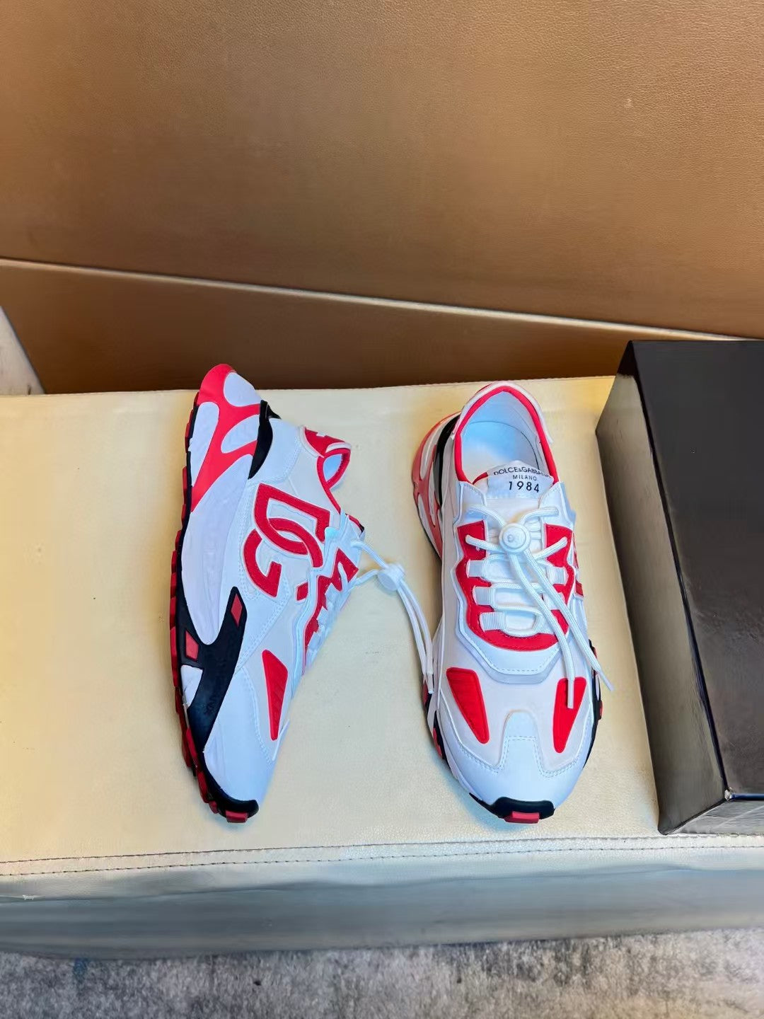 Fashionable men's casual sports shoes