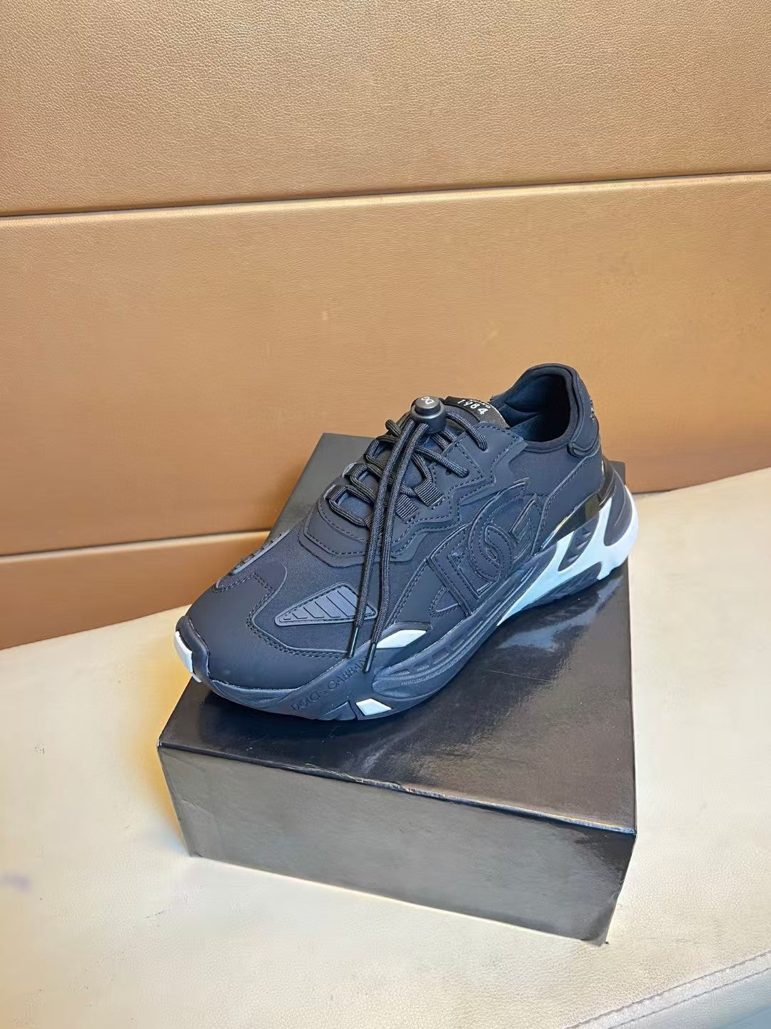 Fashionable men's casual sports shoes