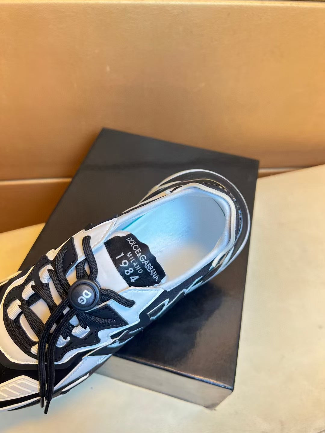 Fashionable men's casual sports shoes