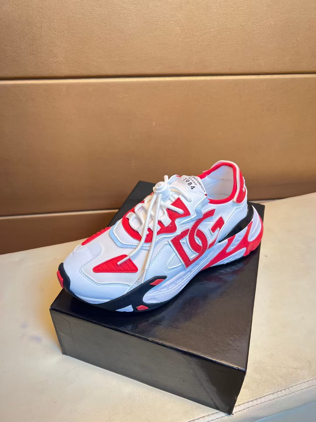 Fashionable men's casual sports shoes