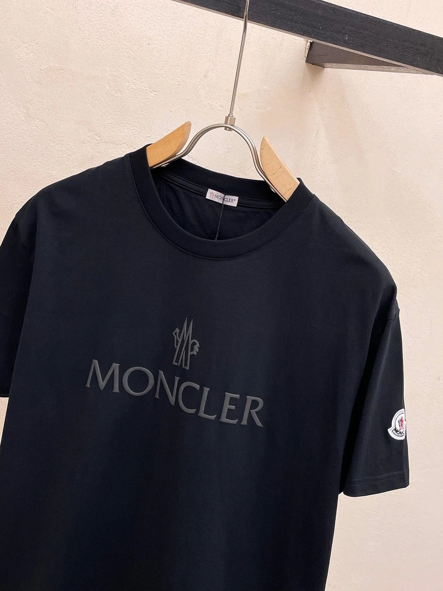 Fashionable classic short sleeved T-shirt