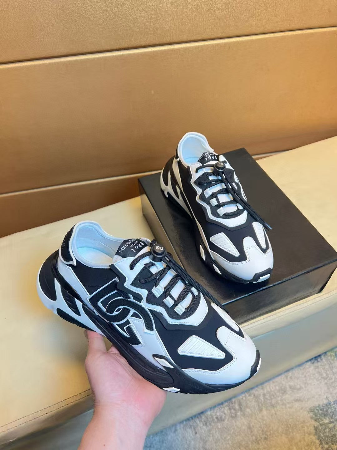 Fashionable men's casual sports shoes