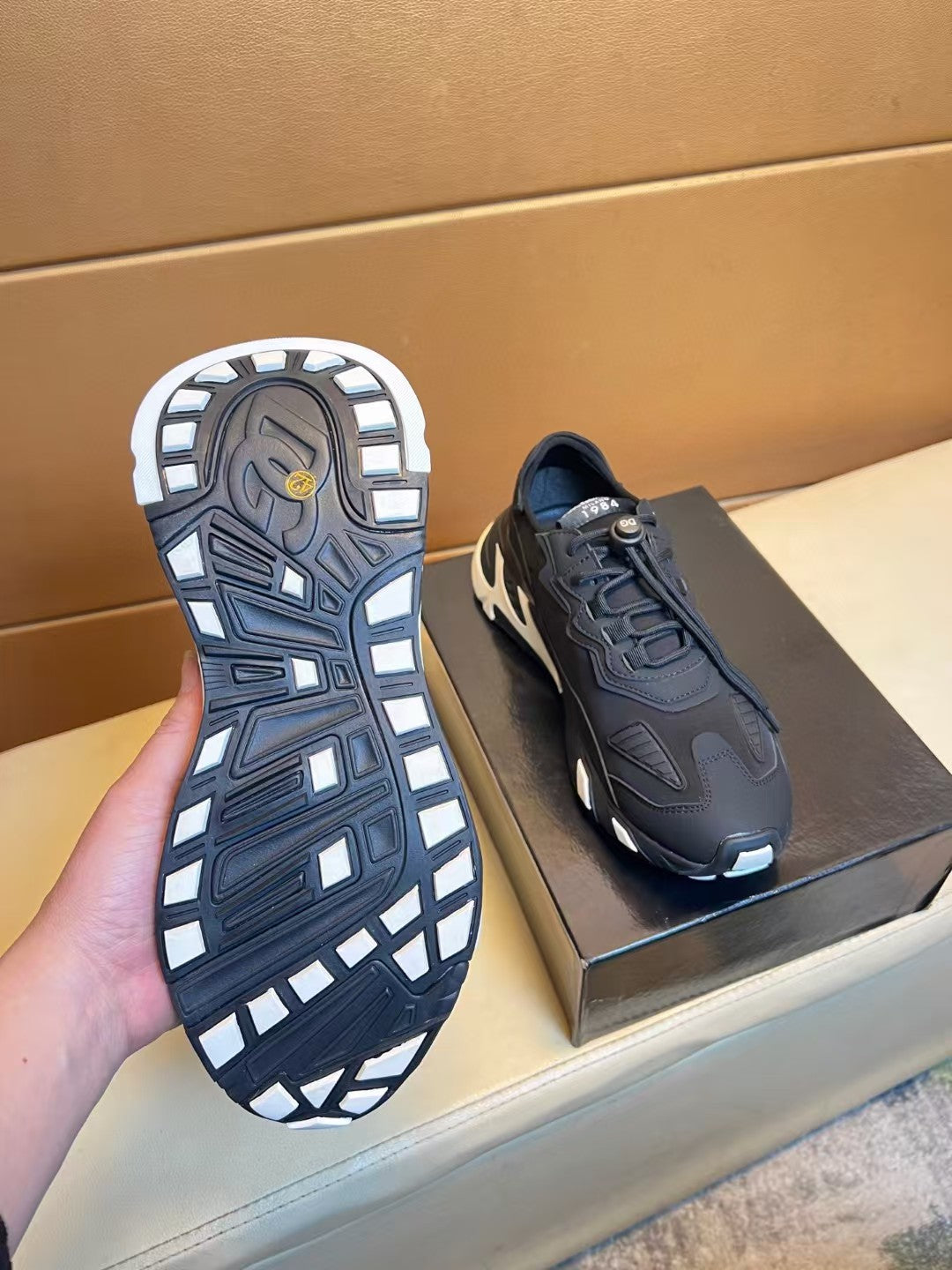 Fashionable men's casual sports shoes