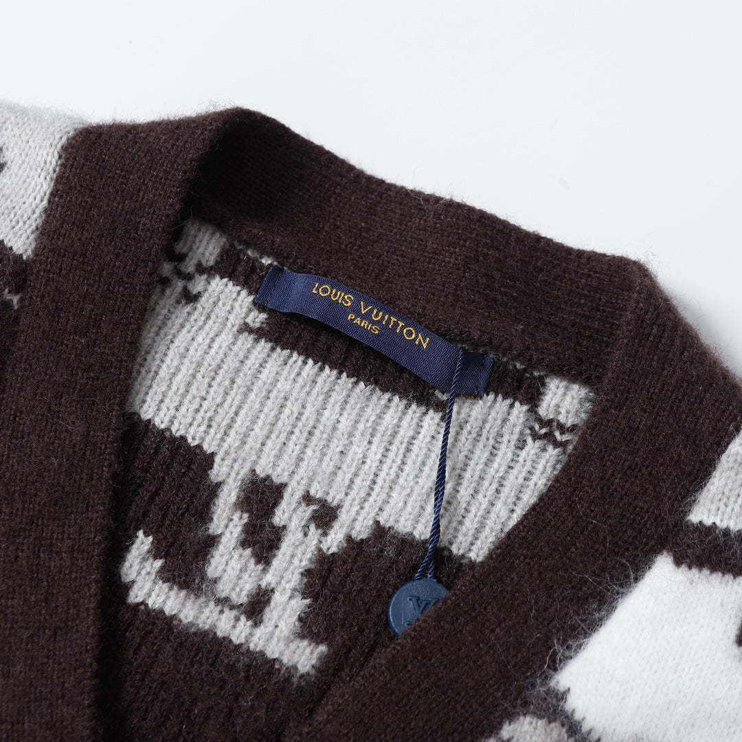 Contrast color wool sweater