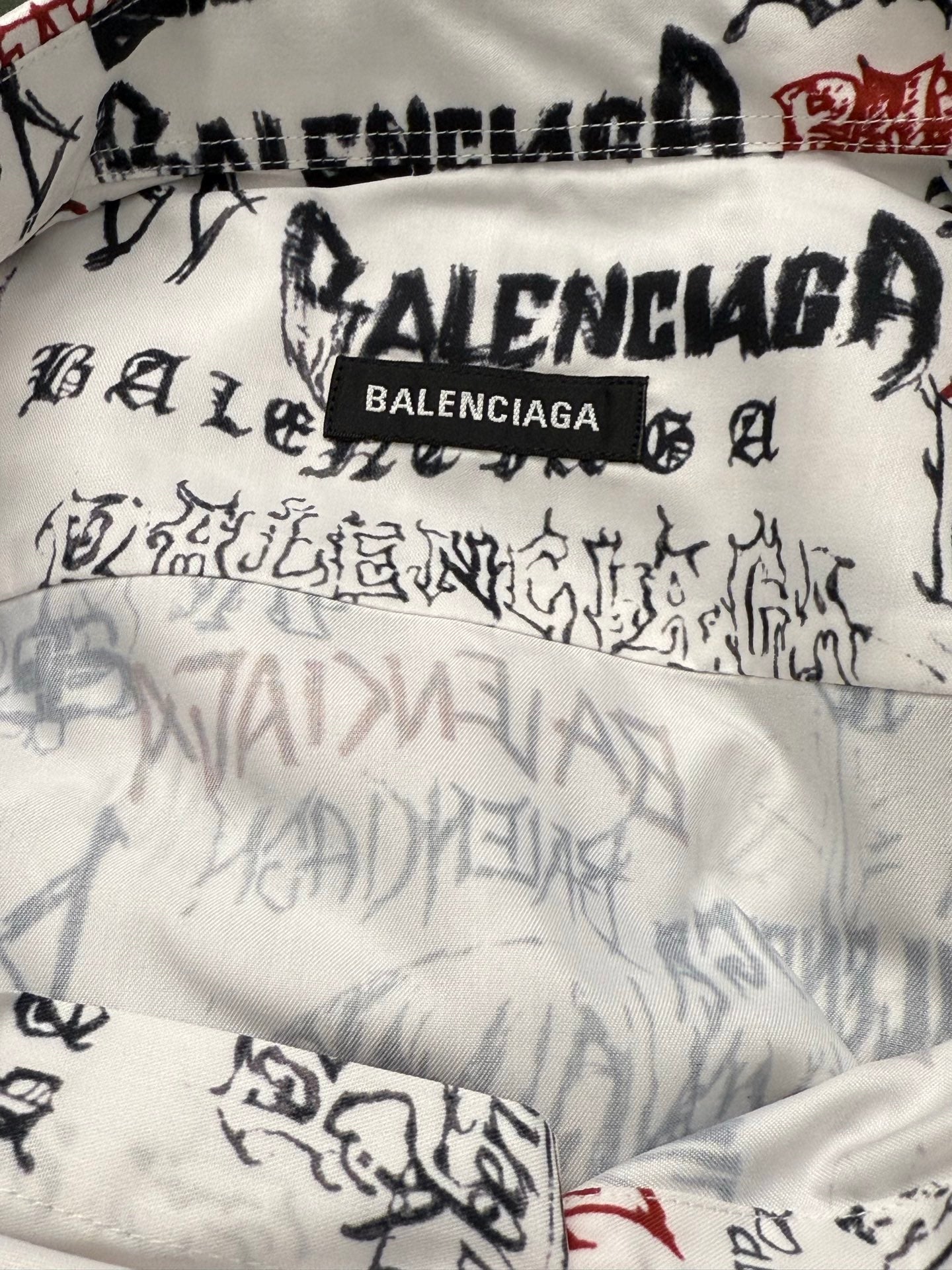 Letter printed graffiti long sleeved shirt