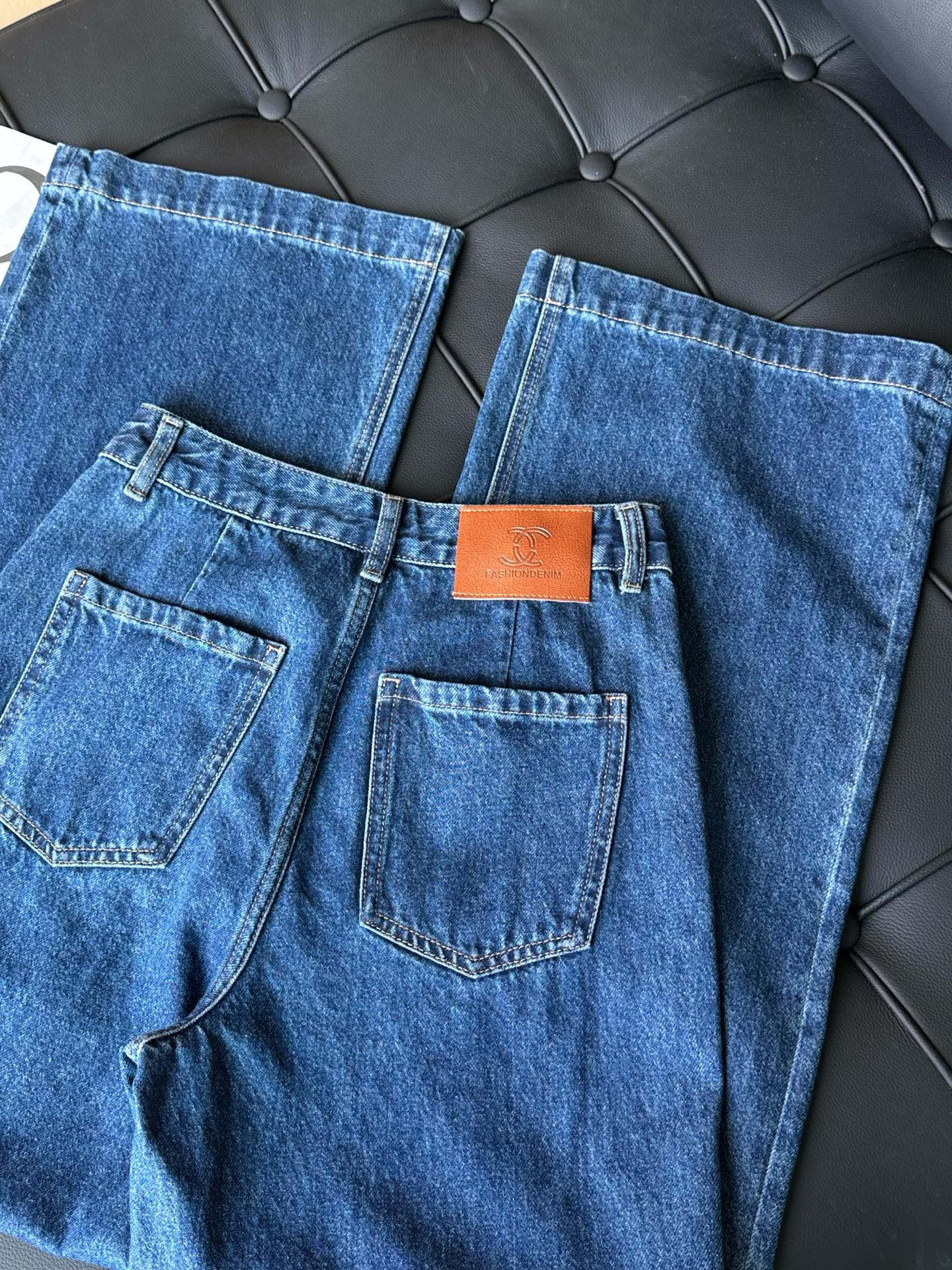 Double Pocket Bright Thread Decorative Jeans