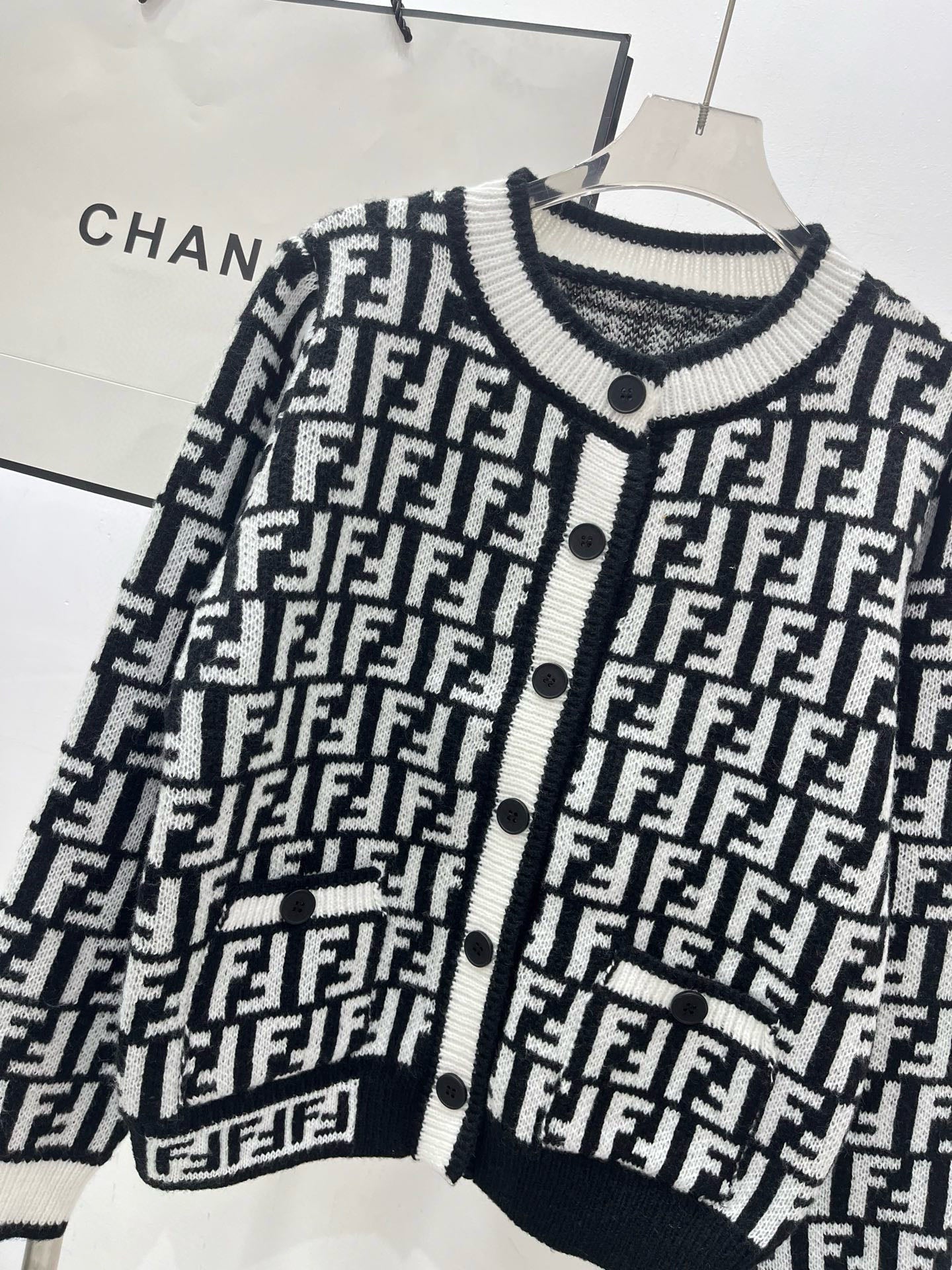 Double letter jacquard contrasting cardigan