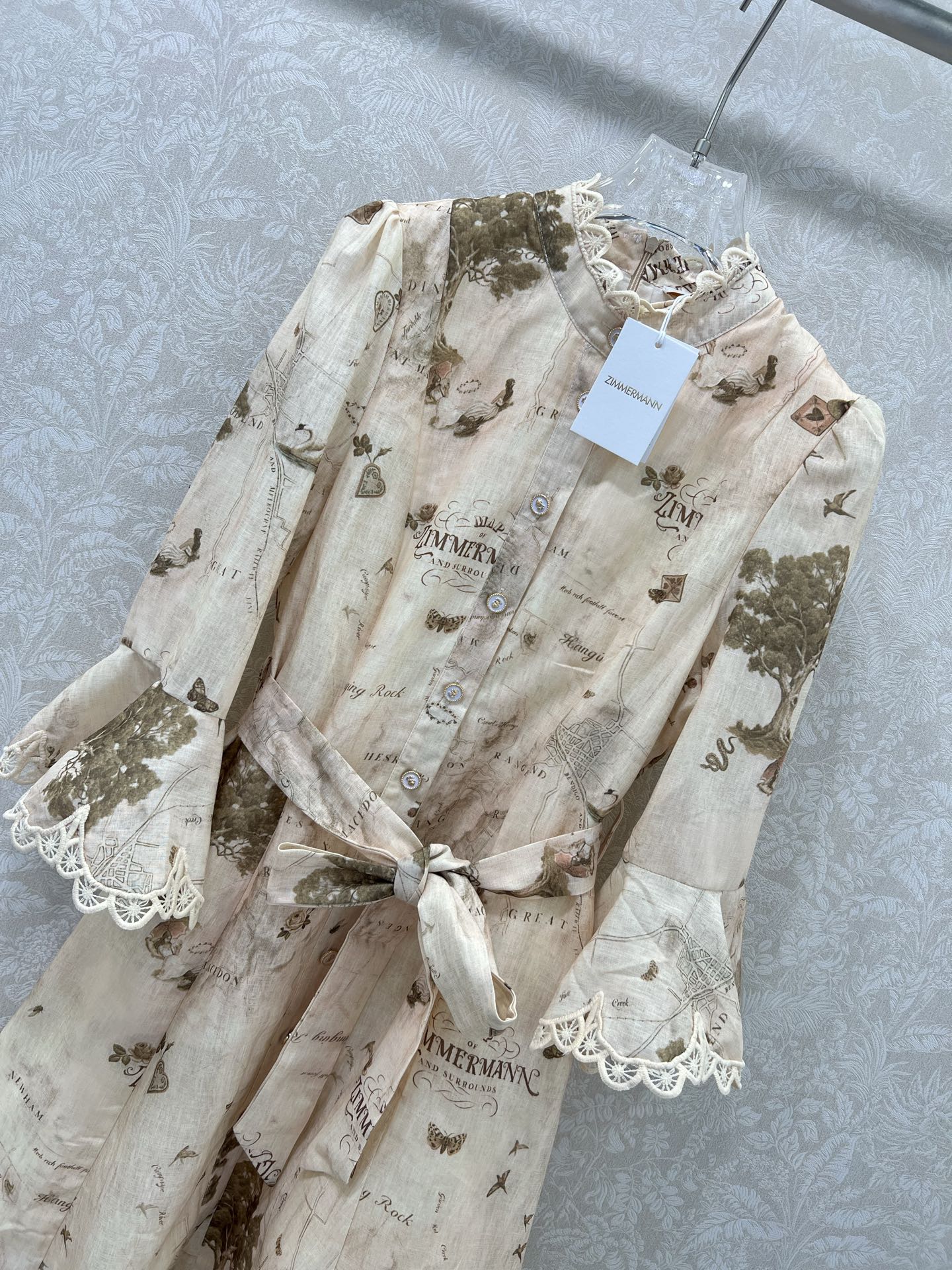 New letter printed stand up collar dress
