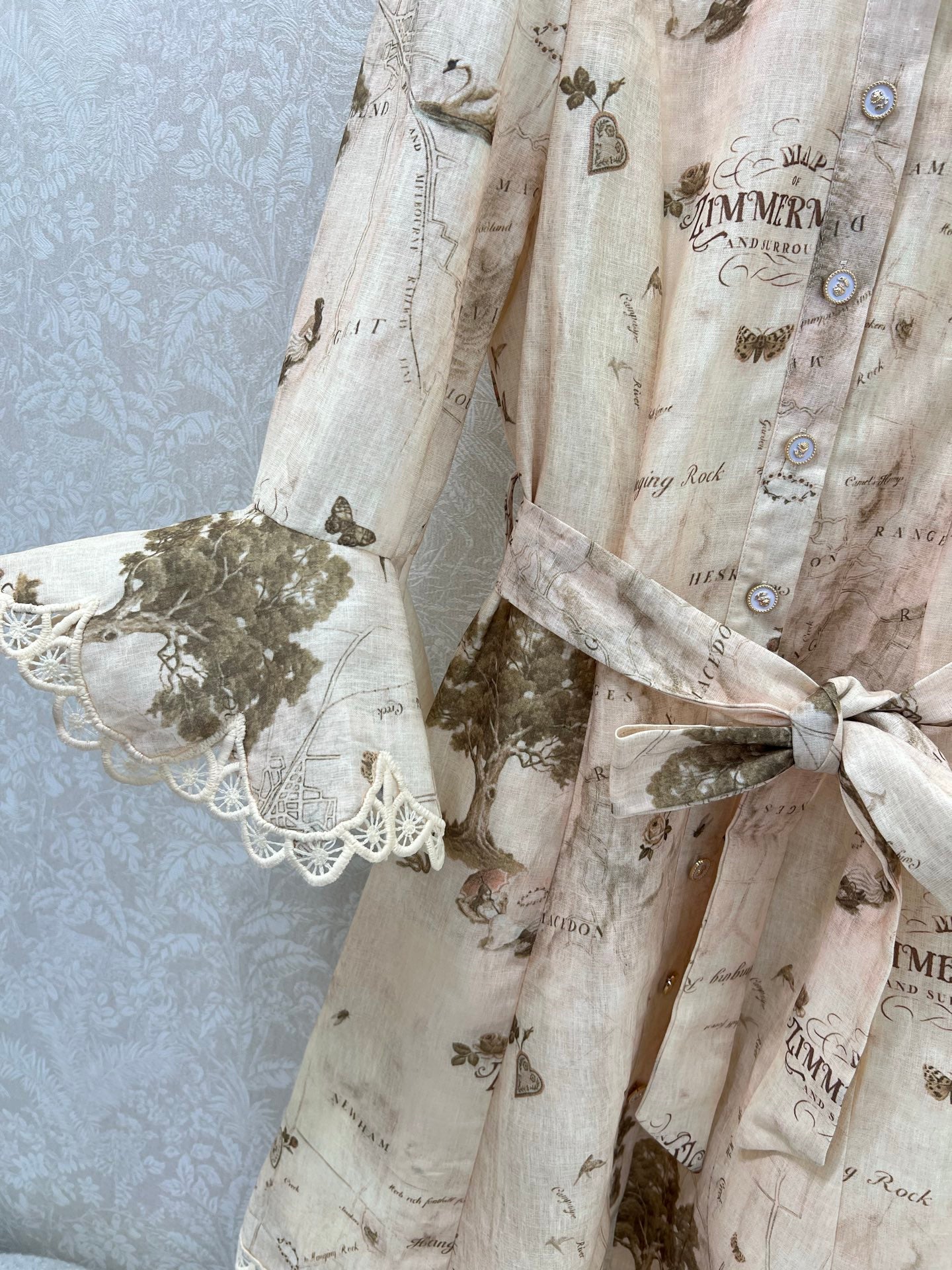 New letter printed stand up collar dress