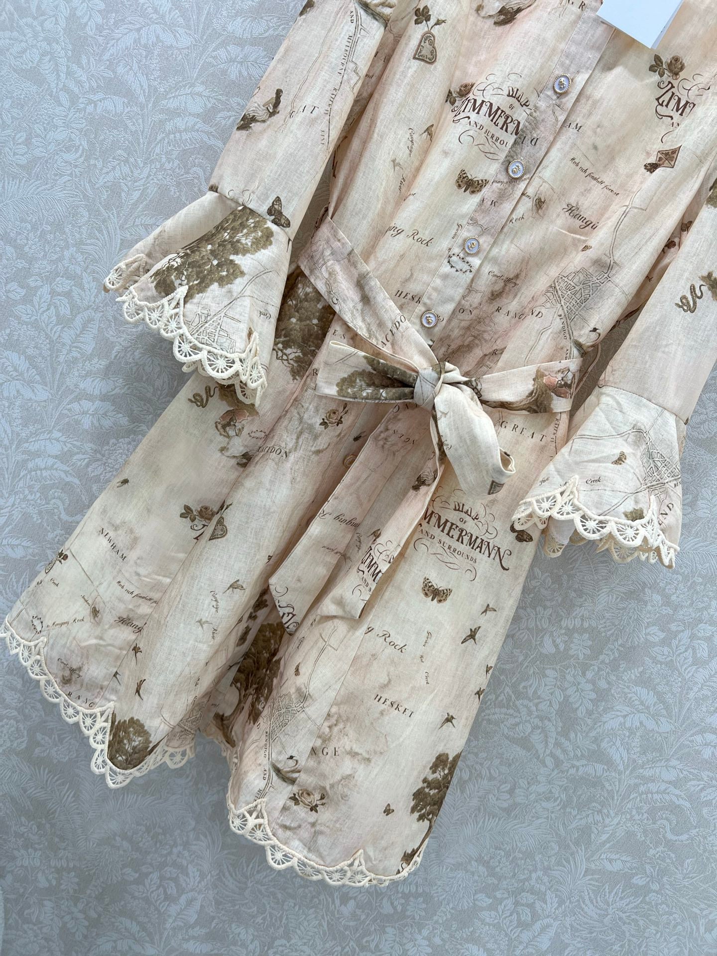 New letter printed stand up collar dress
