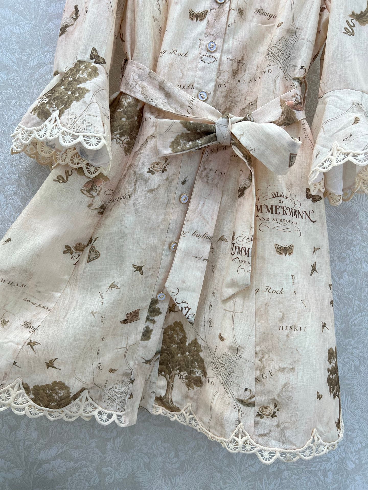 New letter printed stand up collar dress