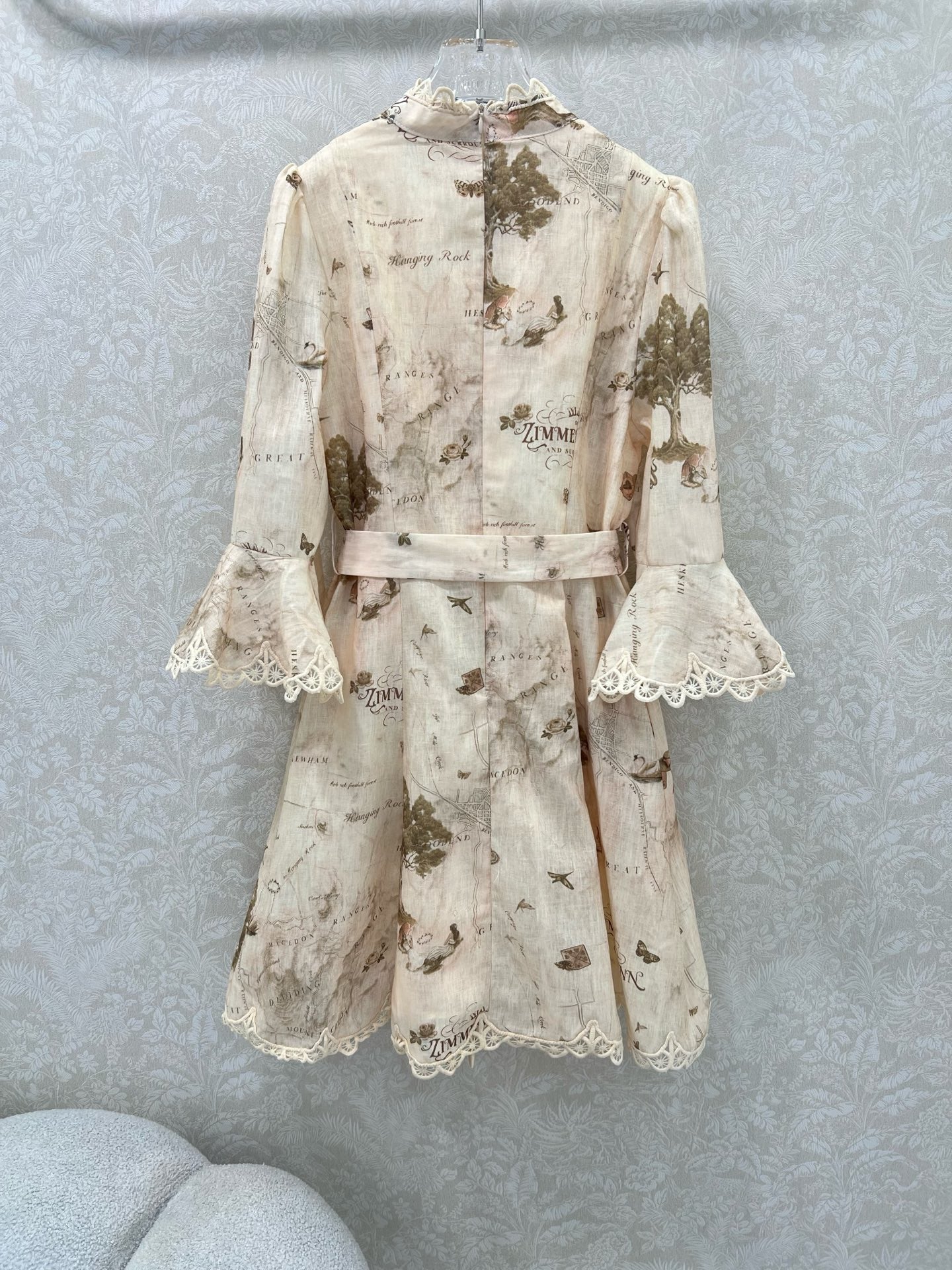 New letter printed stand up collar dress