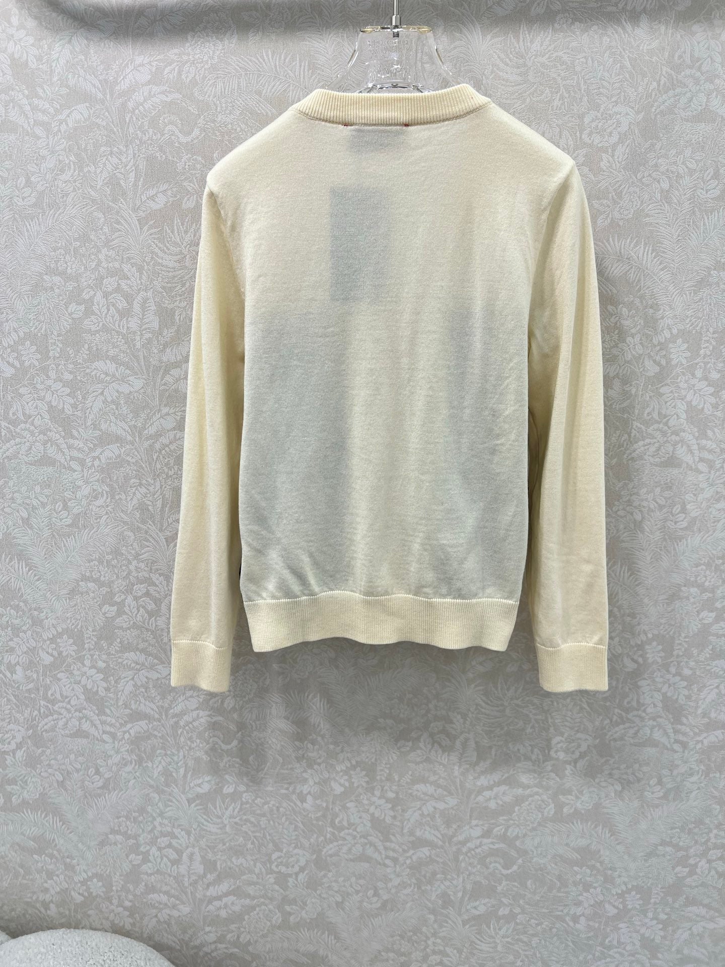 New V-neck contrasting knitted cardigan