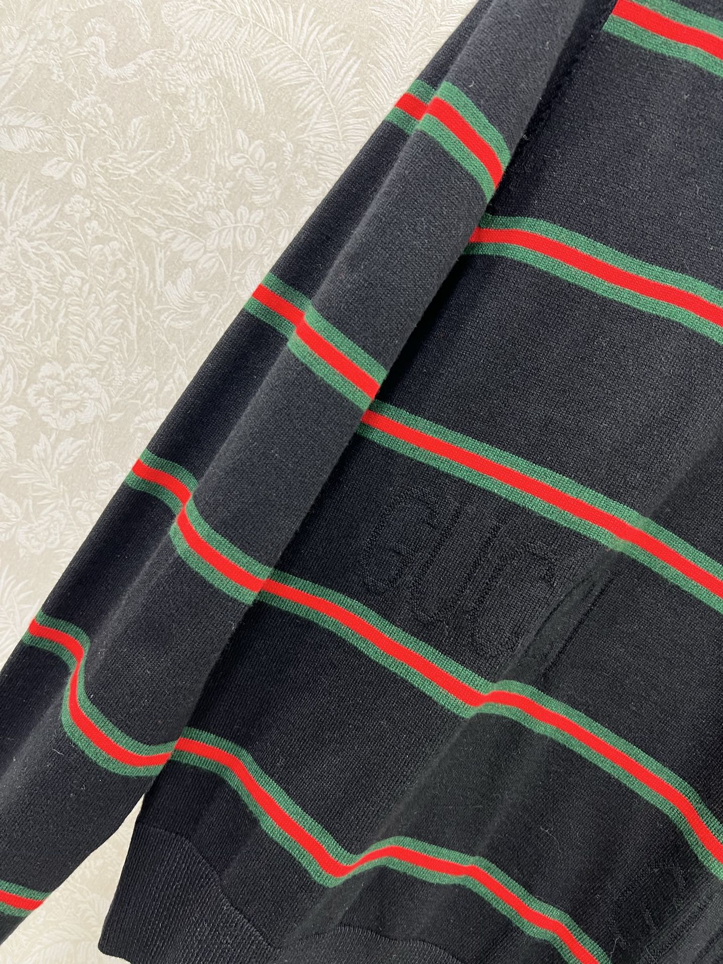 New contrasting striped knitted pullover sweater