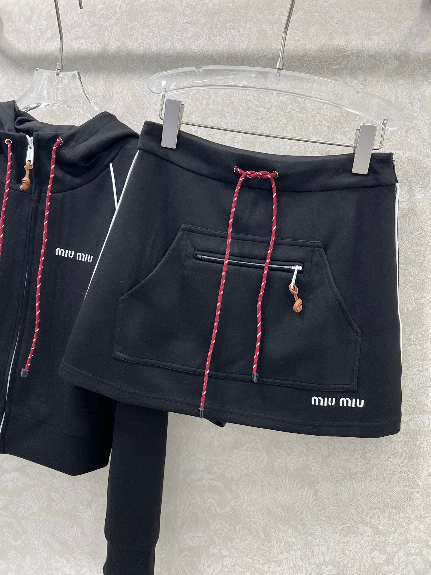 New set skirt
