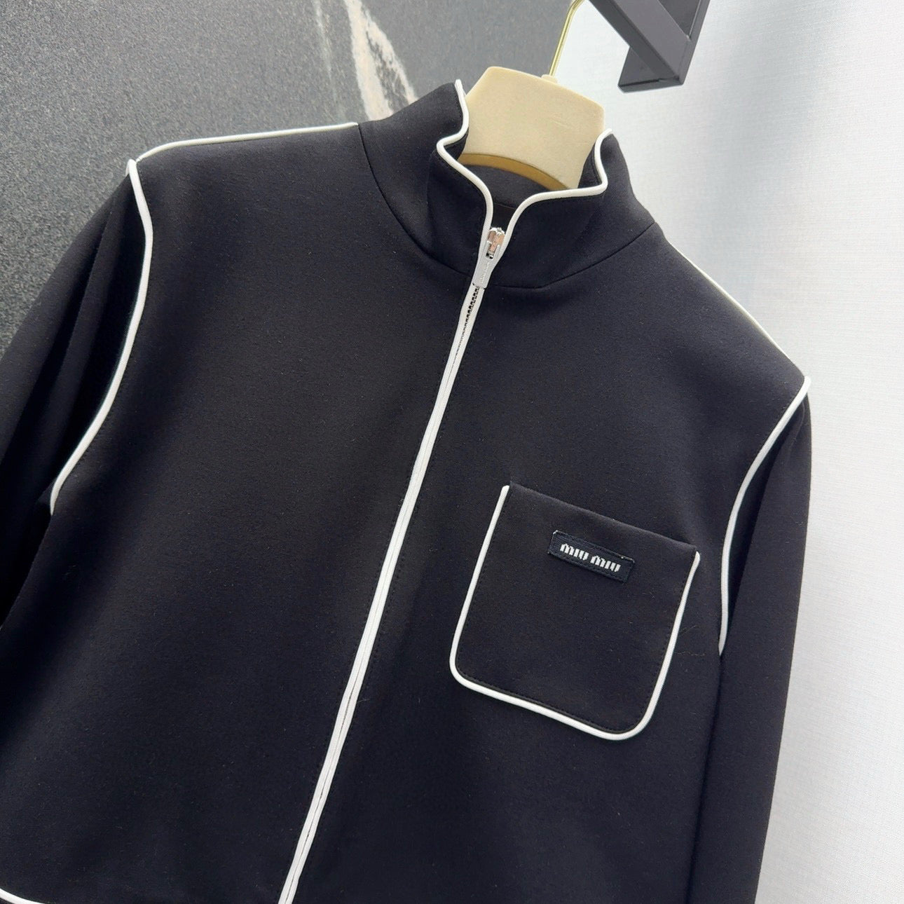 Roman cotton jacket with contrasting border design