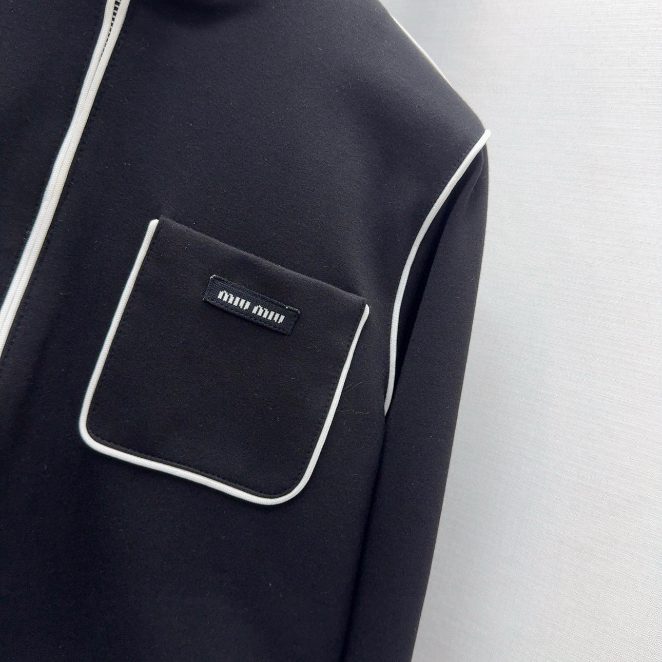 Roman cotton jacket with contrasting border design