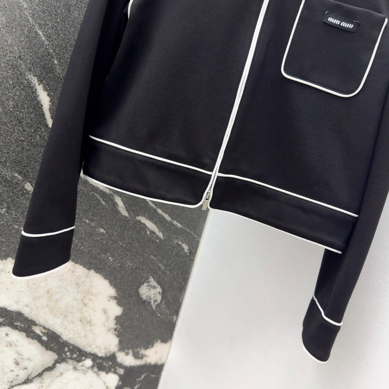 Roman cotton jacket with contrasting border design