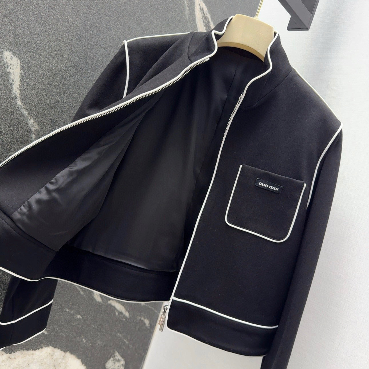 Roman cotton jacket with contrasting border design