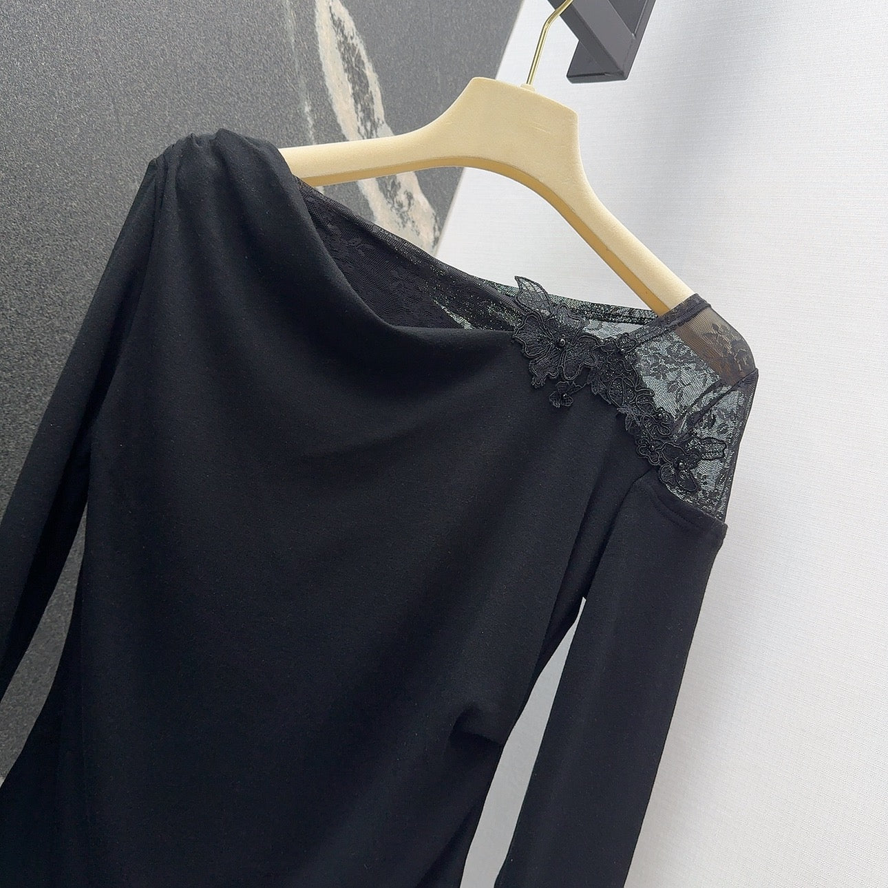 3D floral lace round neck base shirt