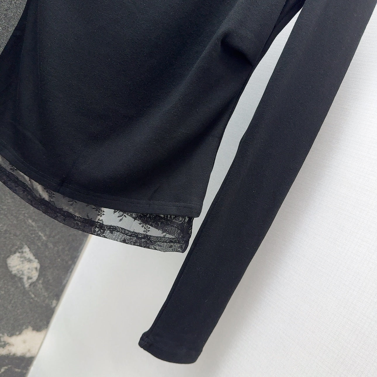 3D floral lace round neck base shirt