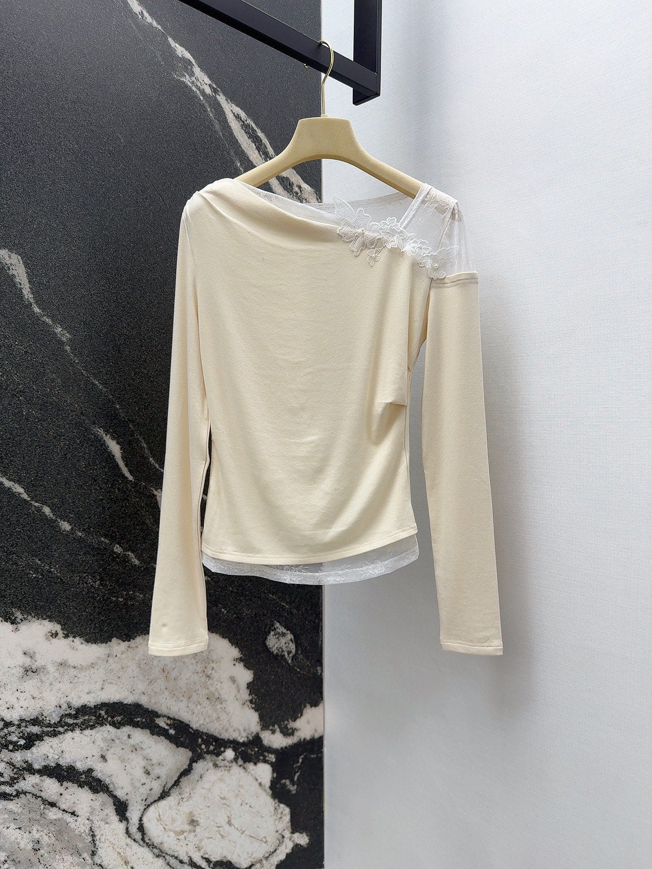 3D floral lace round neck base shirt