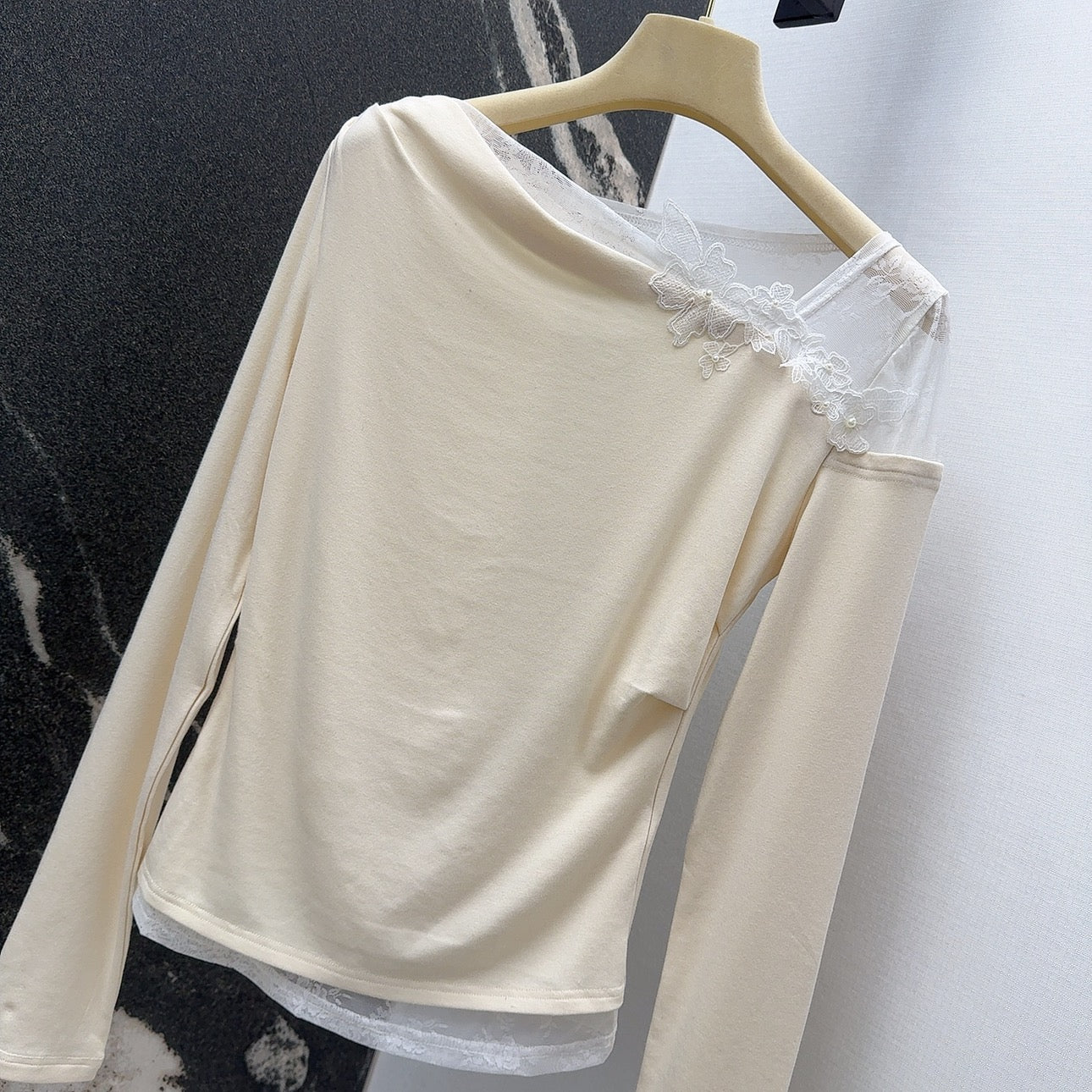 3D floral lace round neck base shirt