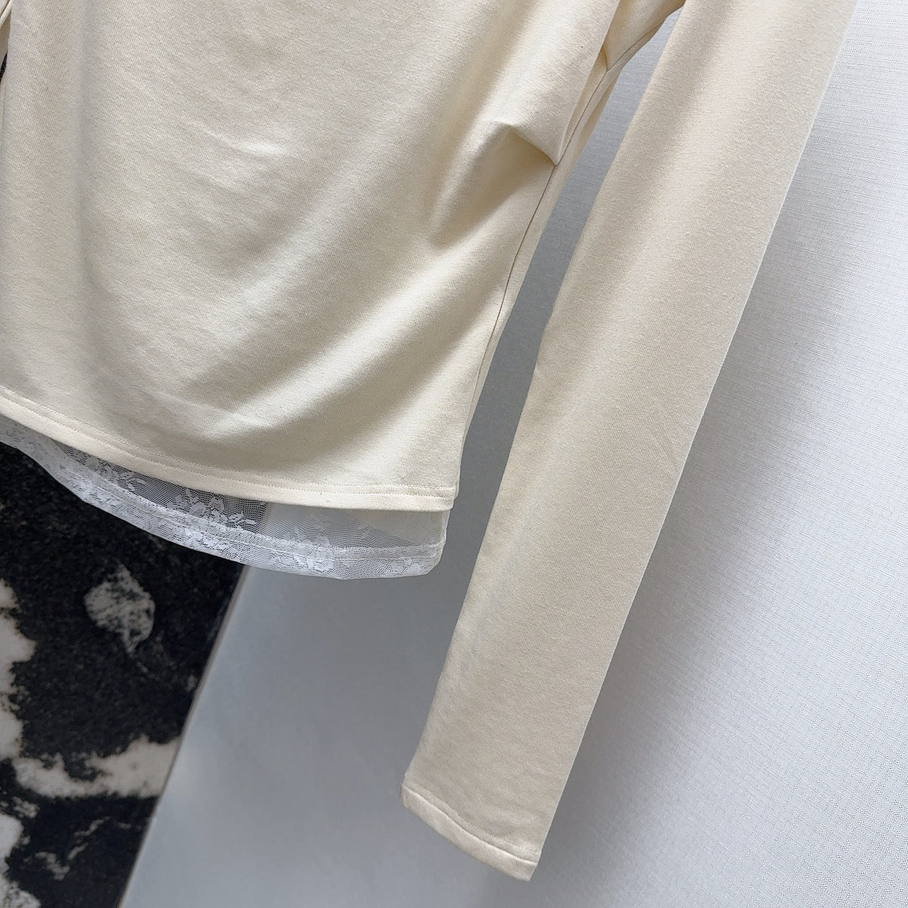 3D floral lace round neck base shirt