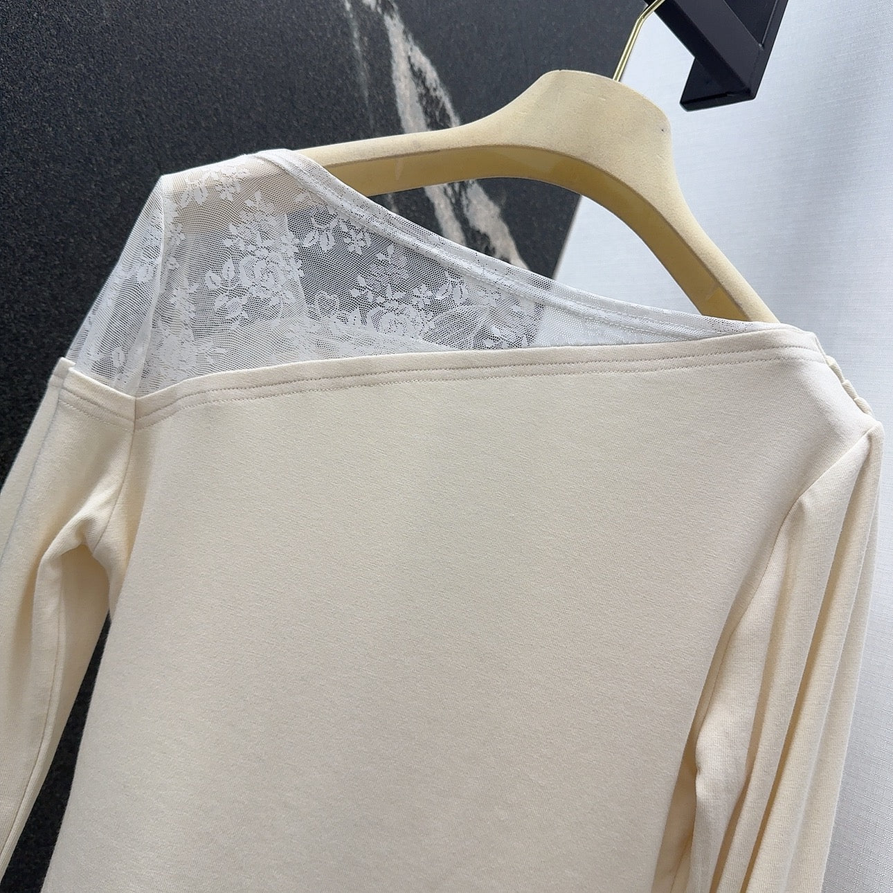 3D floral lace round neck base shirt
