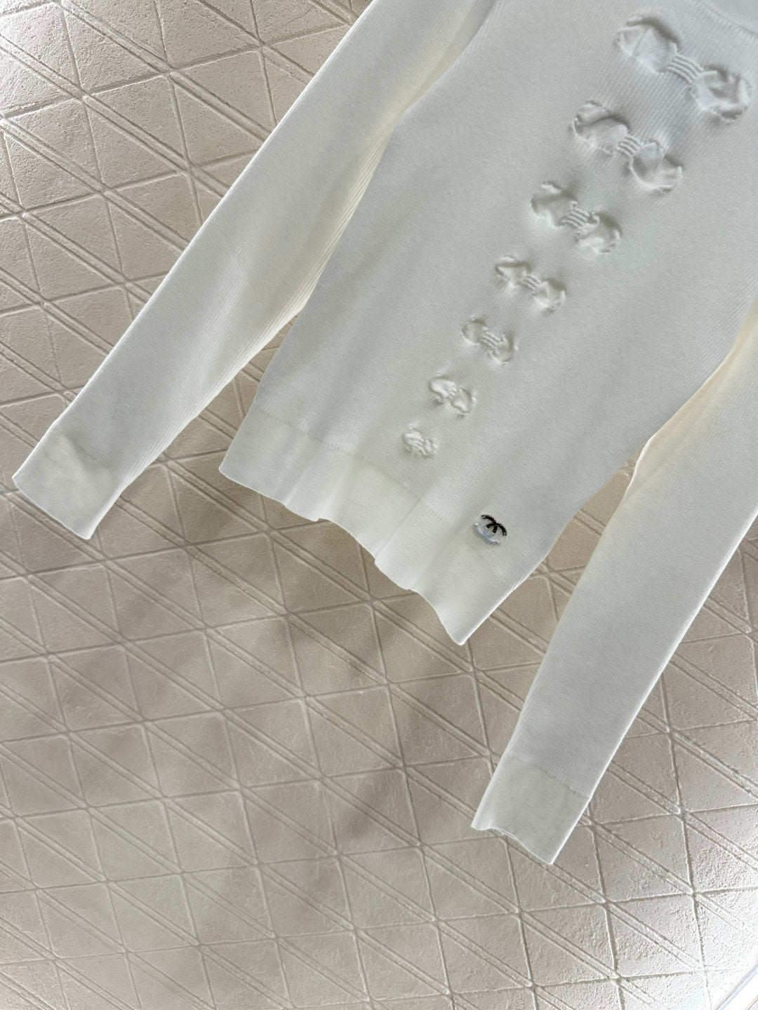 Bow tie long sleeved sweater