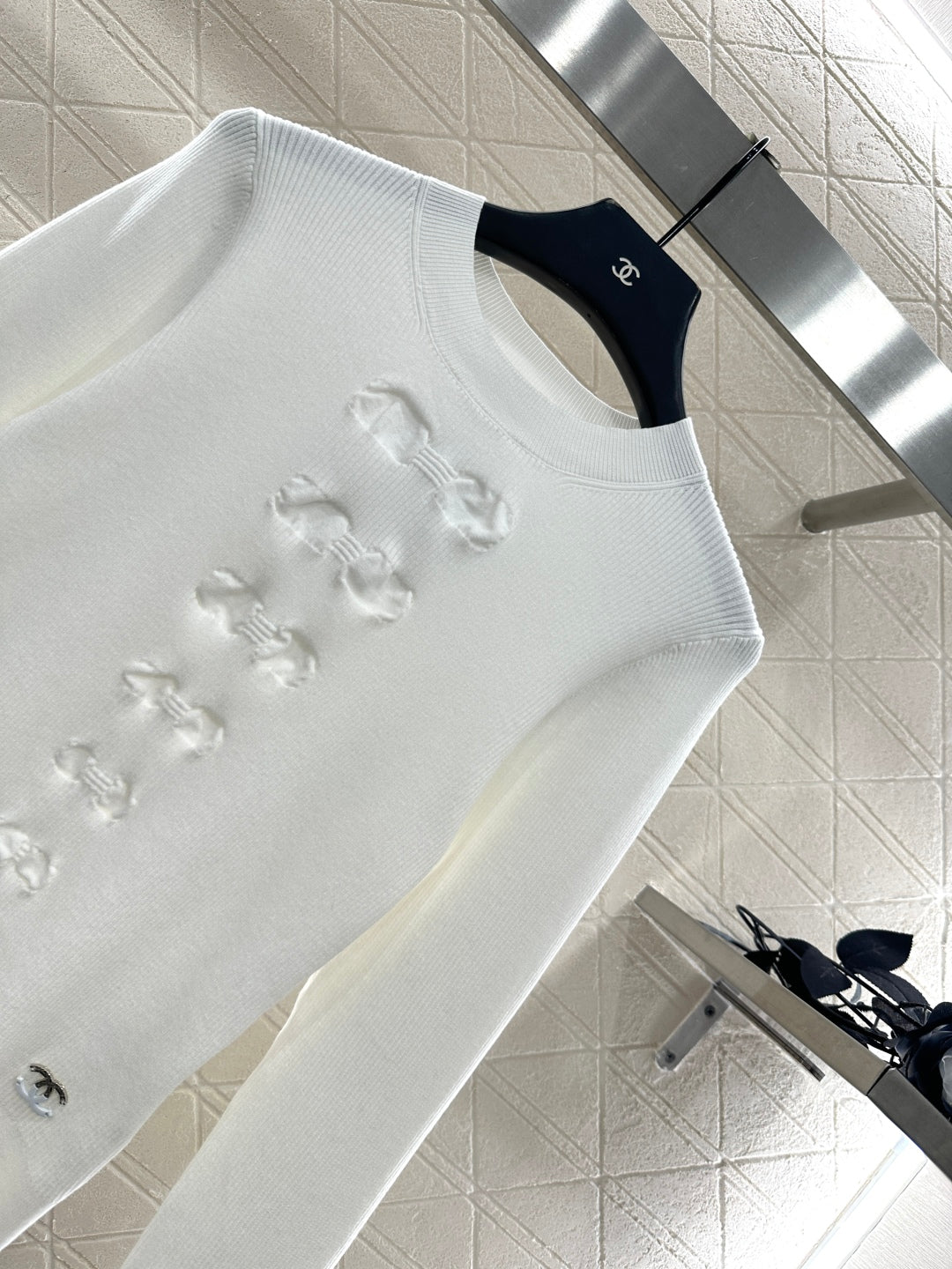 Bow tie long sleeved sweater