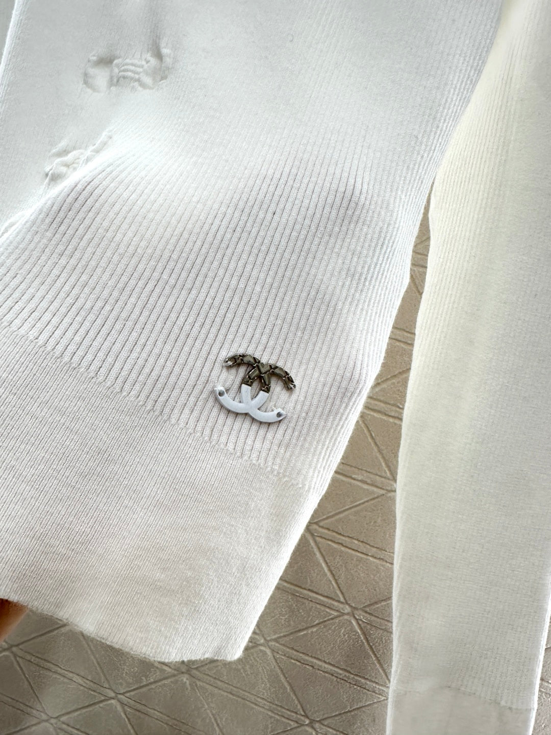 Bow tie long sleeved sweater